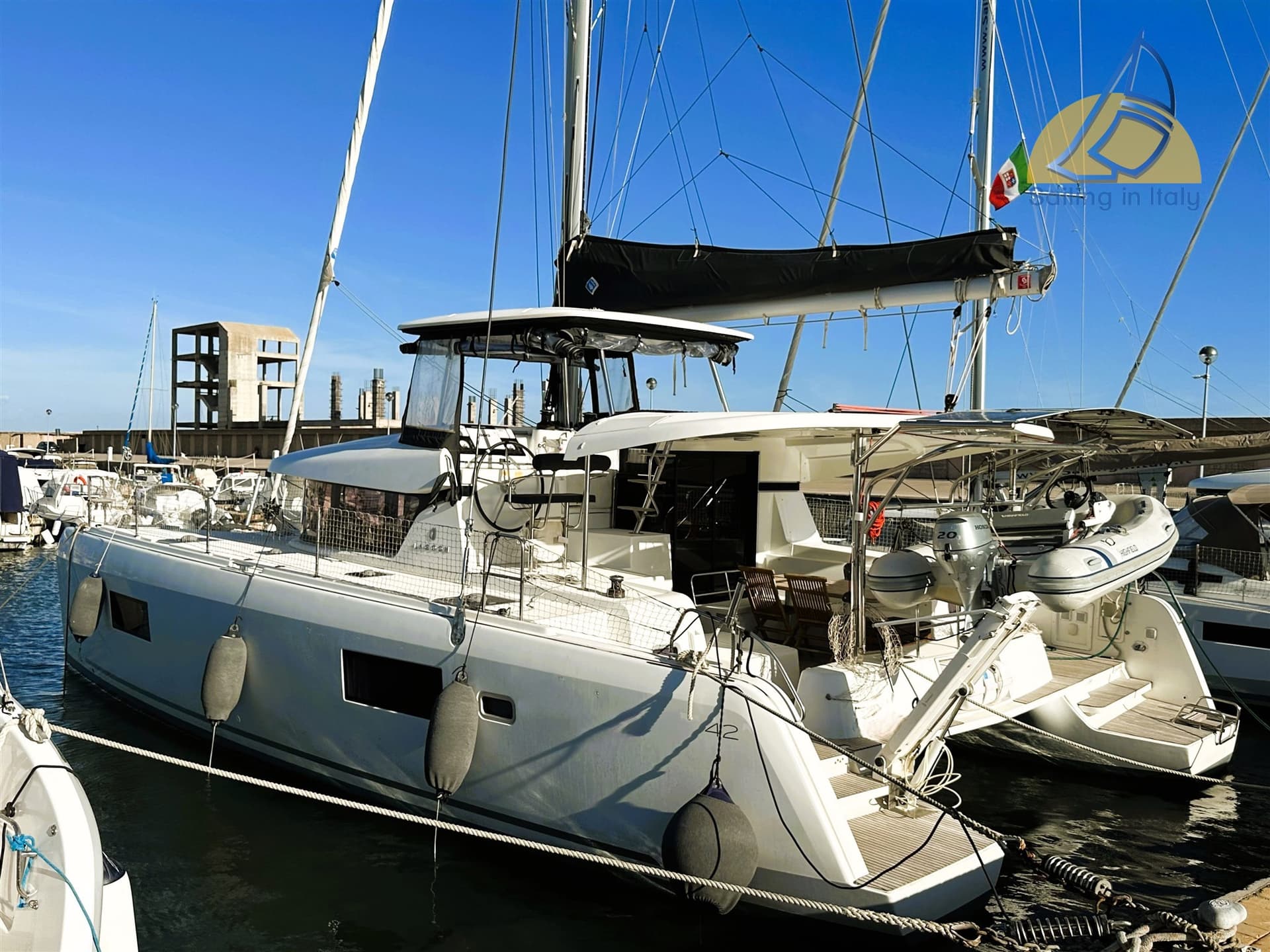 Lagoon 42 - Interior View Lagoon 42 - Interior View