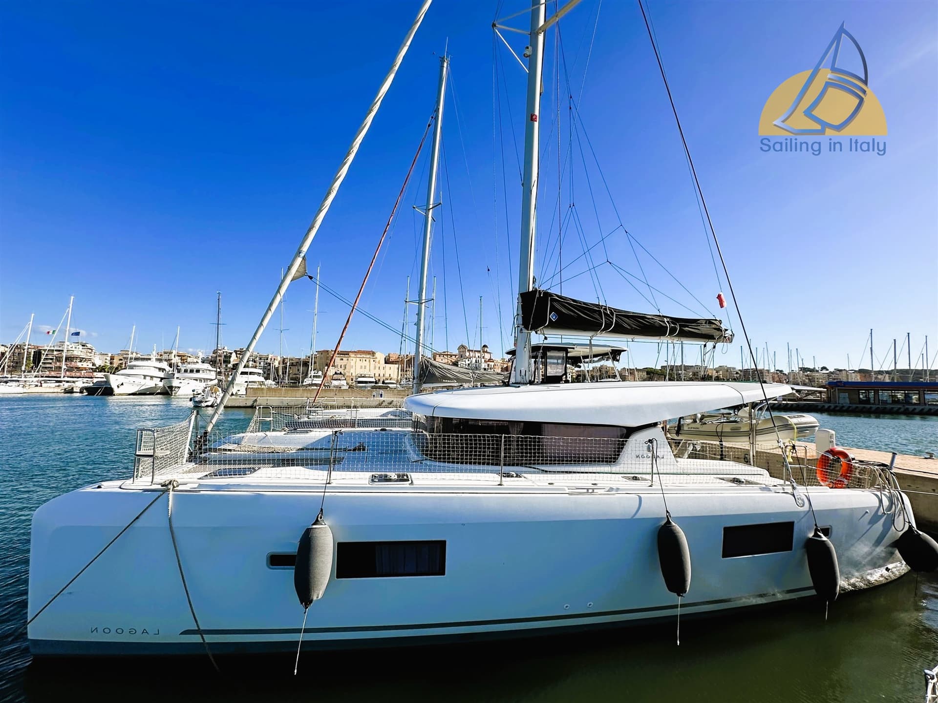 Lagoon 42 - Detail View 1 Lagoon 42 - Detail View 1