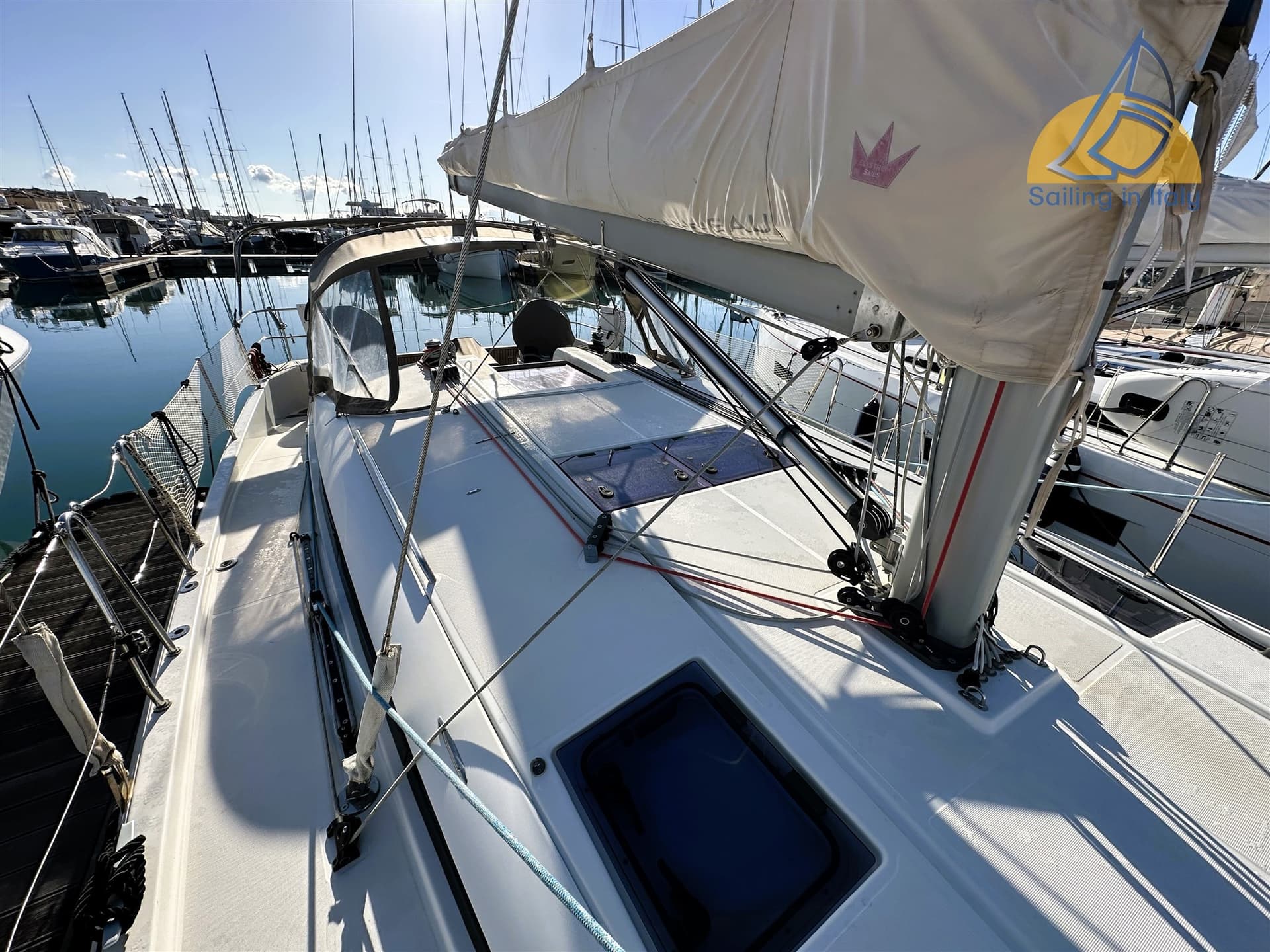 Jeanneau Sun Odyssey 440 - Deck View Jeanneau Sun Odyssey 440 - Deck View