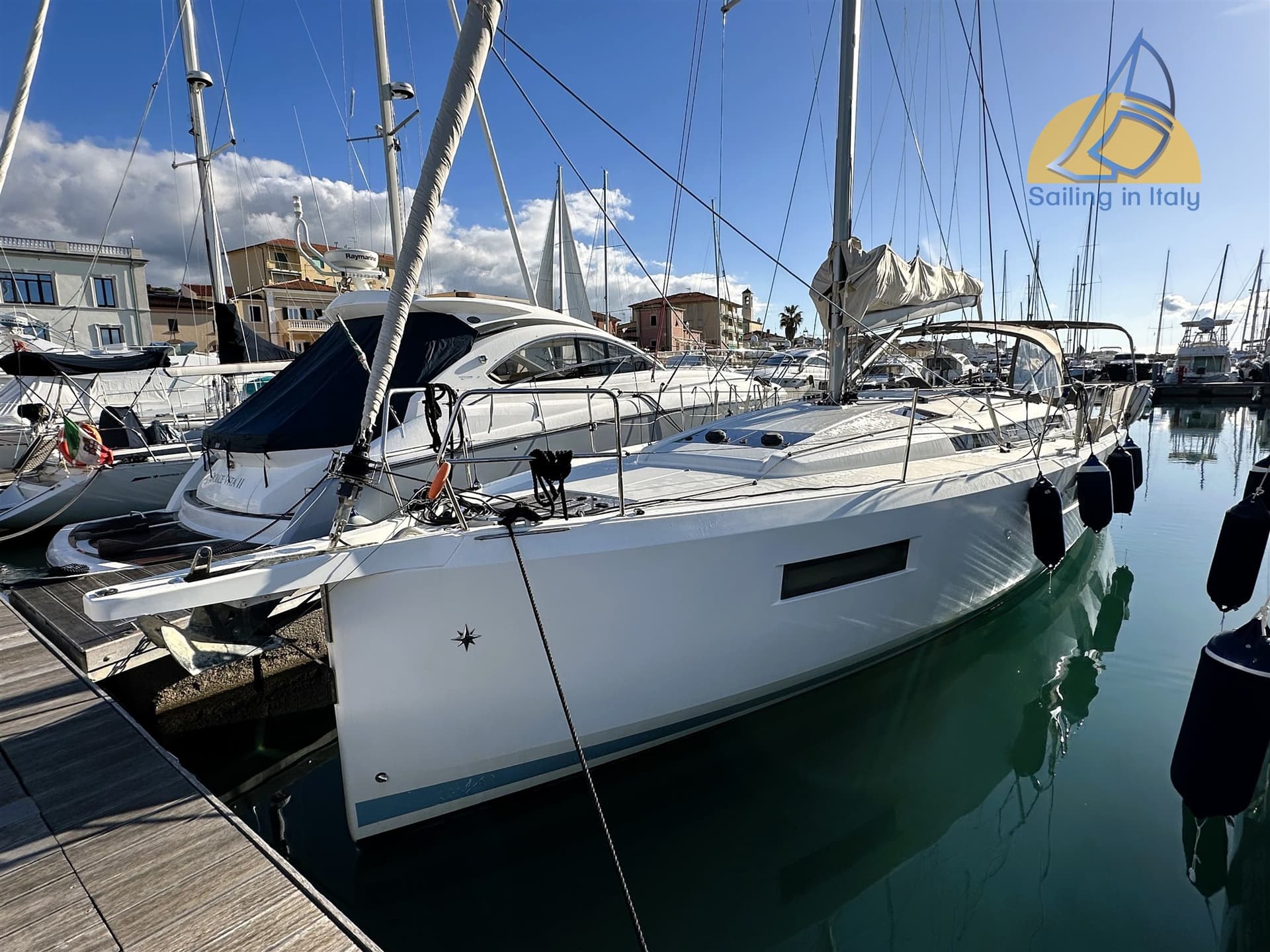 Jeanneau Sun Odyssey 440 - Detail View 1 Jeanneau Sun Odyssey 440 - Detail View 1