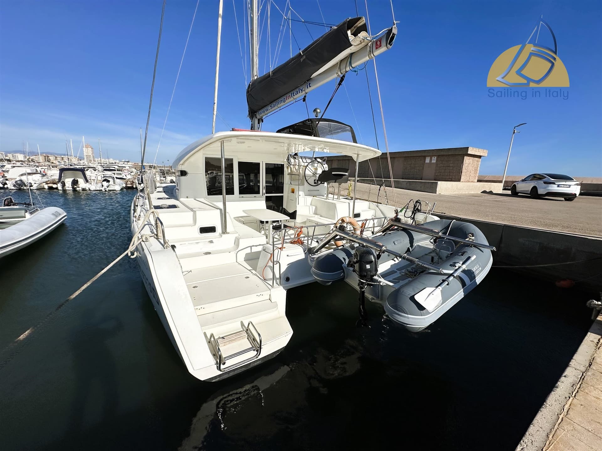 Lagoon 40 - Deck View Lagoon 40 - Deck View