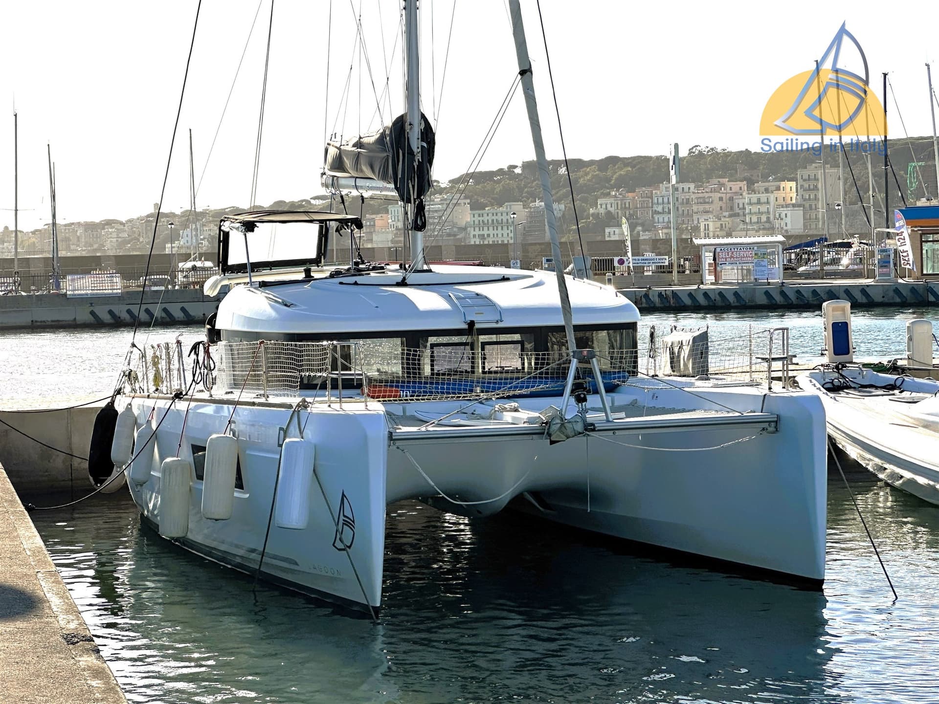 Lagoon 40 - Main View Lagoon 40 - Main View