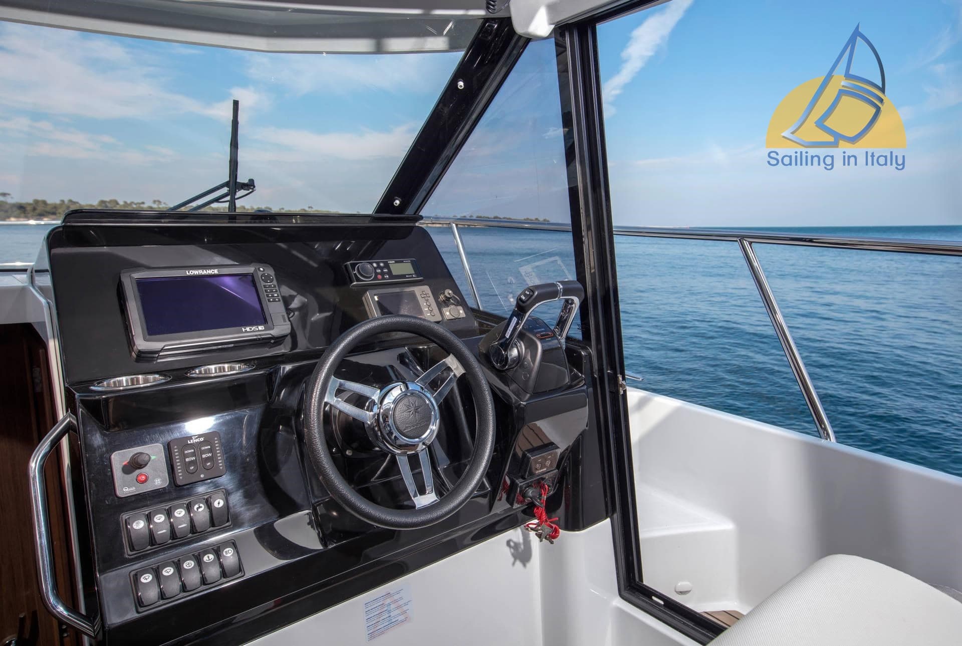 Jeanneau Merry Fisher 1095 - Deck View Jeanneau Merry Fisher 1095 - Deck View