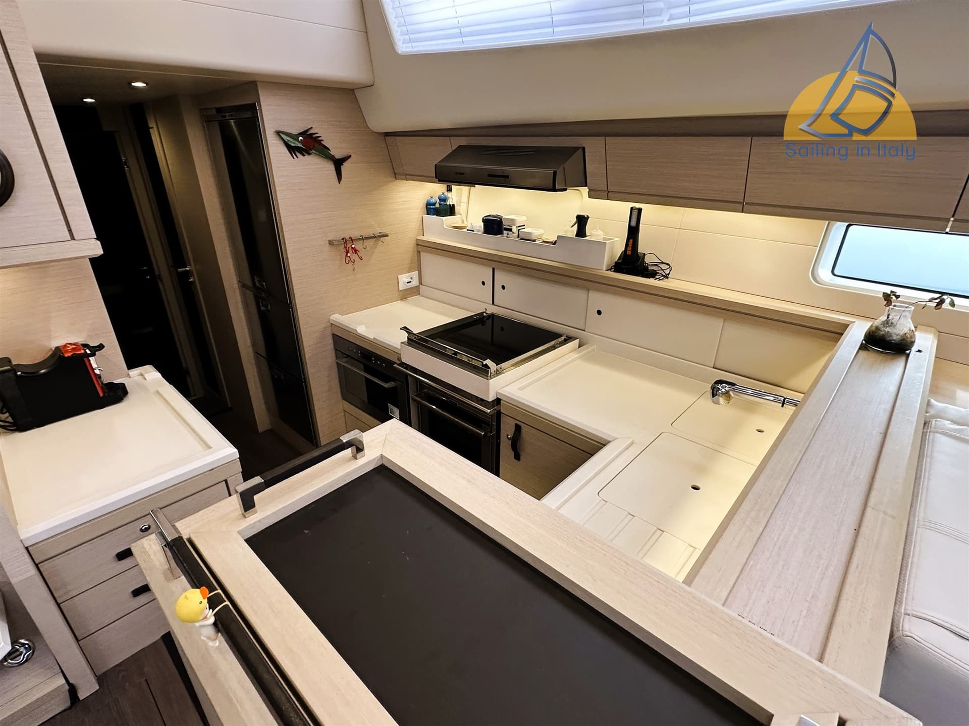 Jeanneau 64 d'occasion - image hero 19