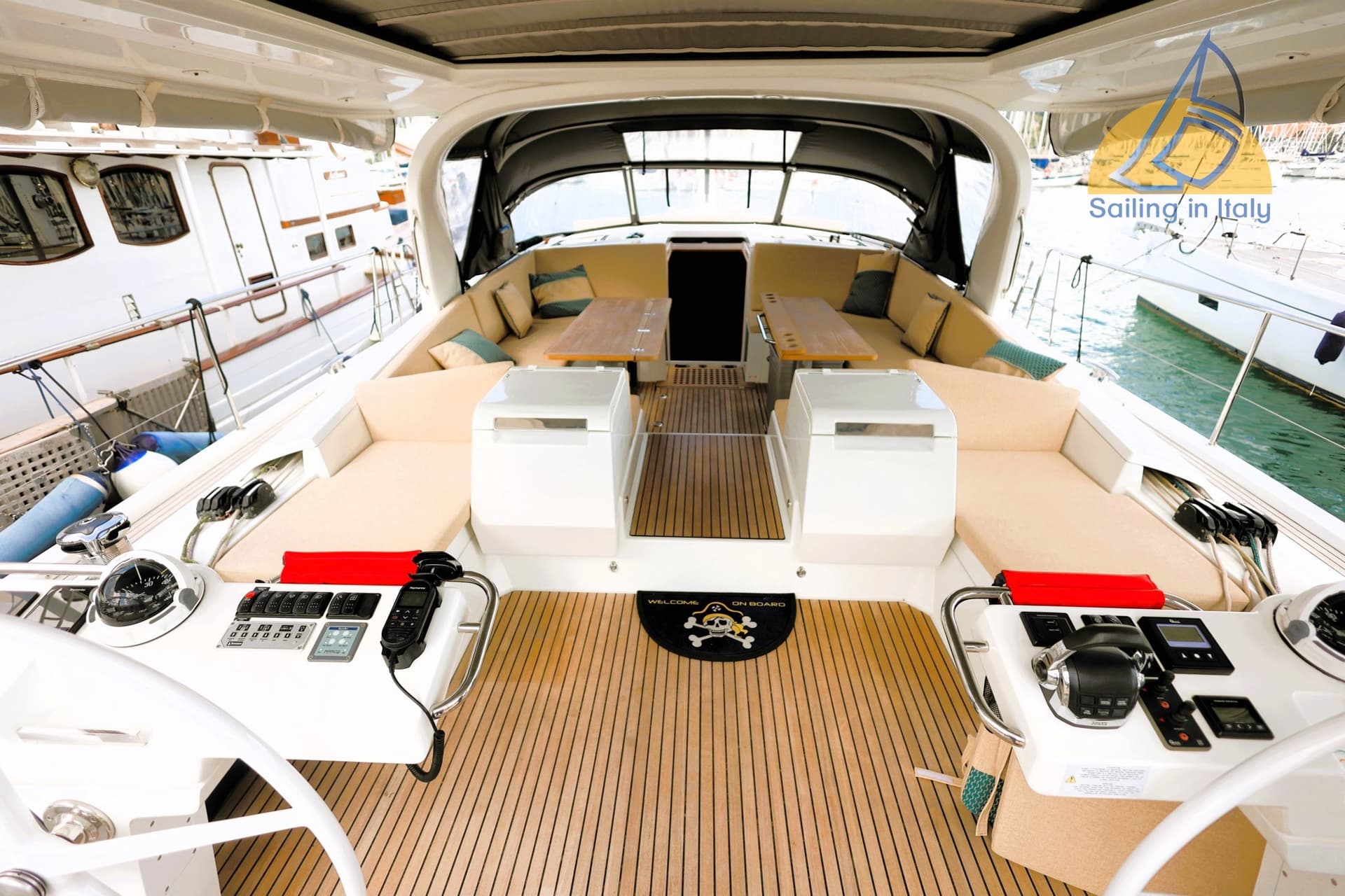 Jeanneau 64 d'occasion - image hero 12