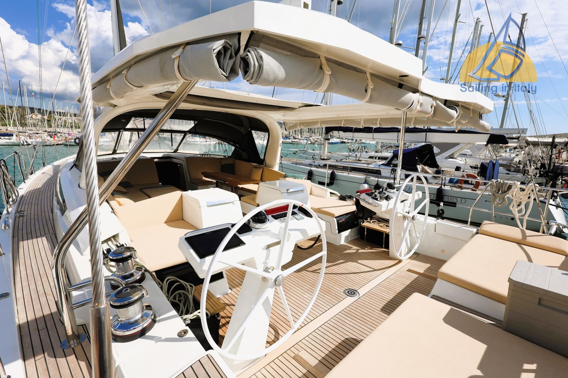 Jeanneau 64 d'occasion - image hero 11