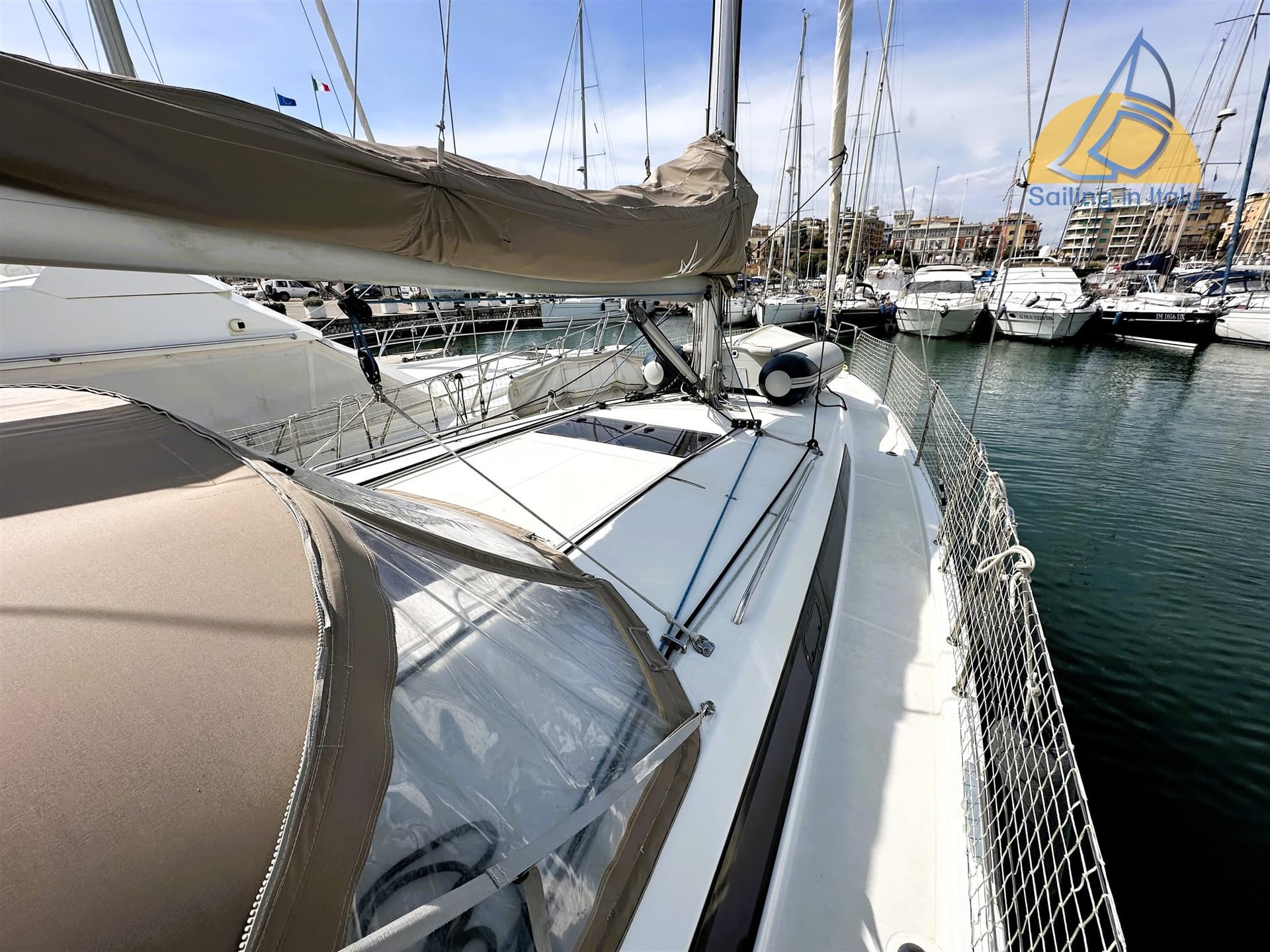 Jeanneau Sun Odyssey 410 - Deck View Jeanneau Sun Odyssey 410 - Deck View