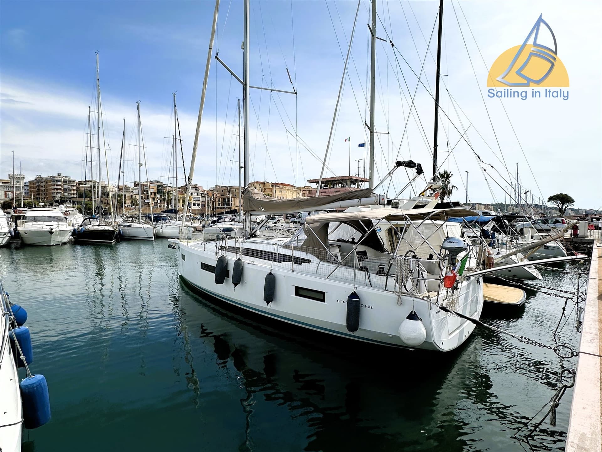 Jeanneau Sun Odyssey 410 - Interior View Jeanneau Sun Odyssey 410 - Interior View