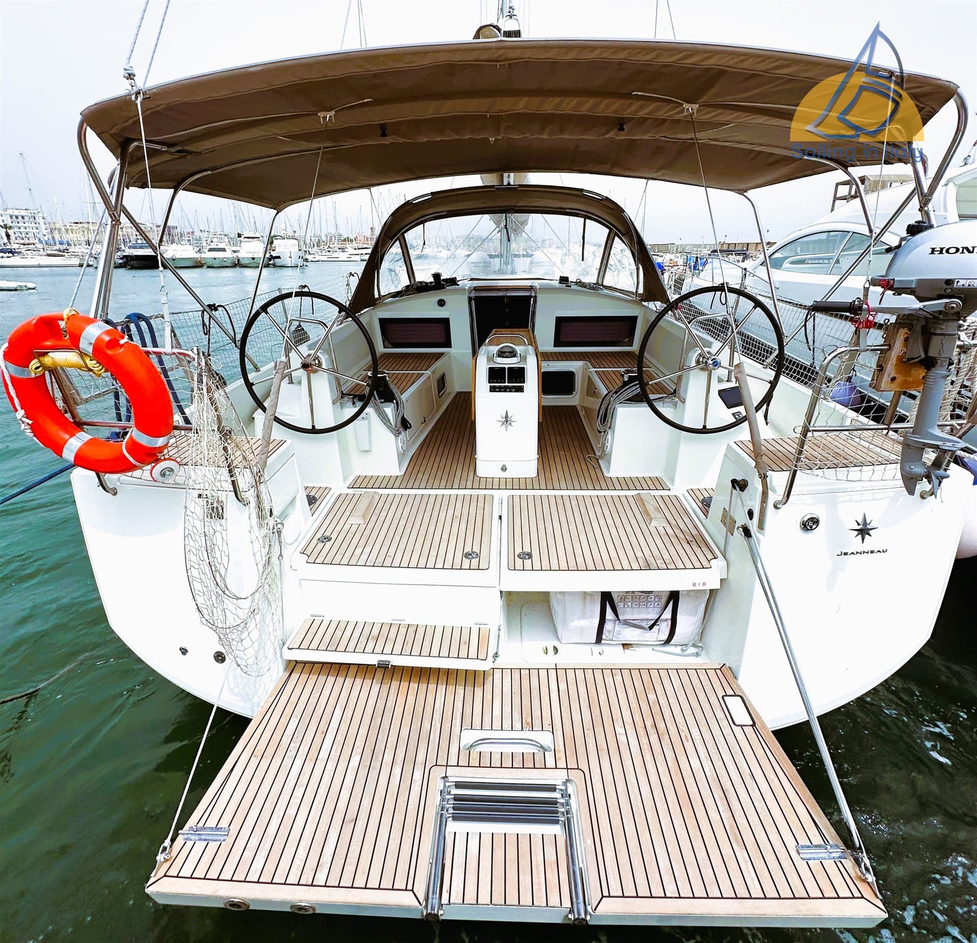 Jeanneau Sun Odyssey 440 - Deck View Jeanneau Sun Odyssey 440 - Deck View