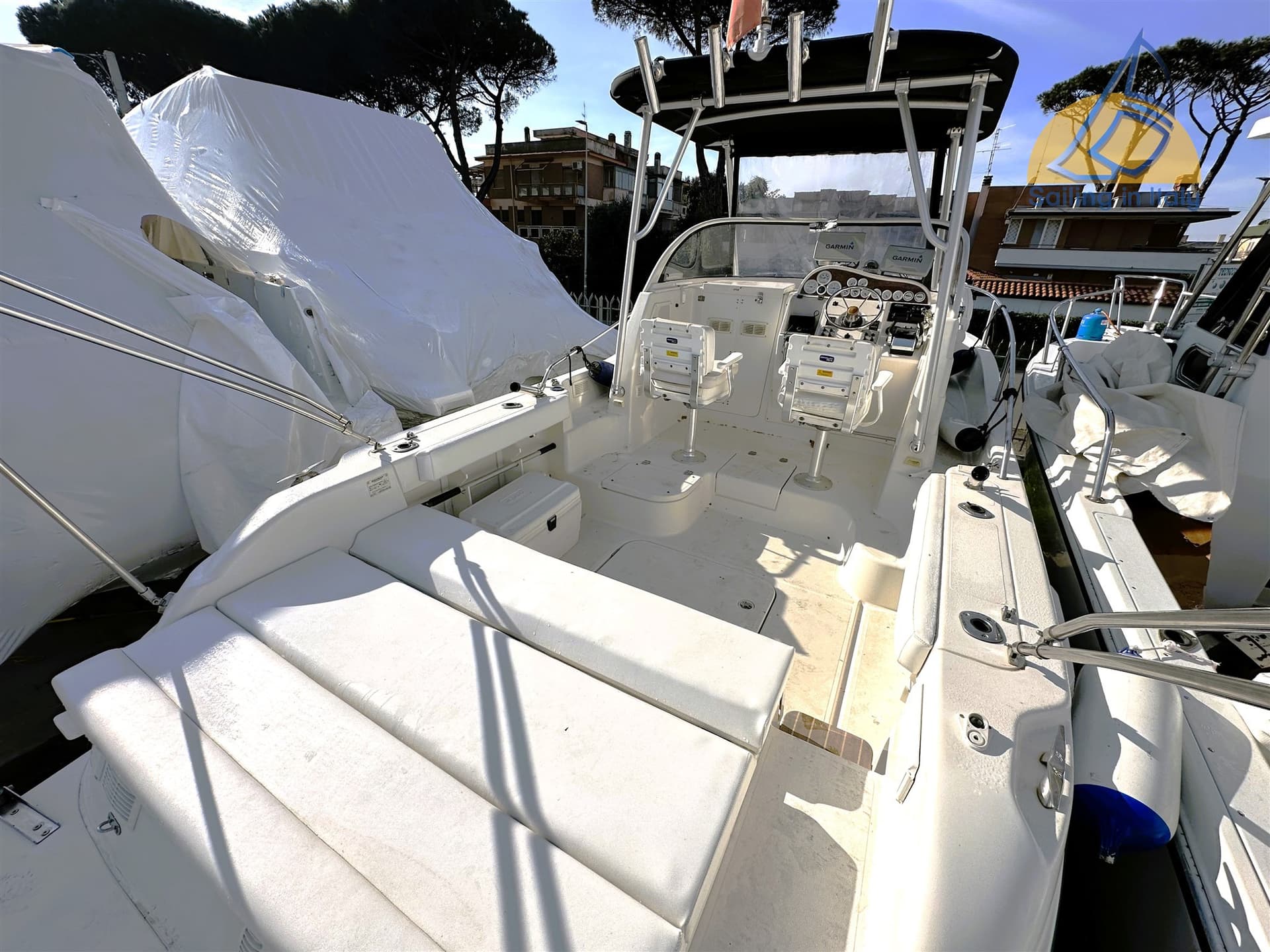 Quicksilver 750 Commander - Interior View Quicksilver 750 Commander - Interior View