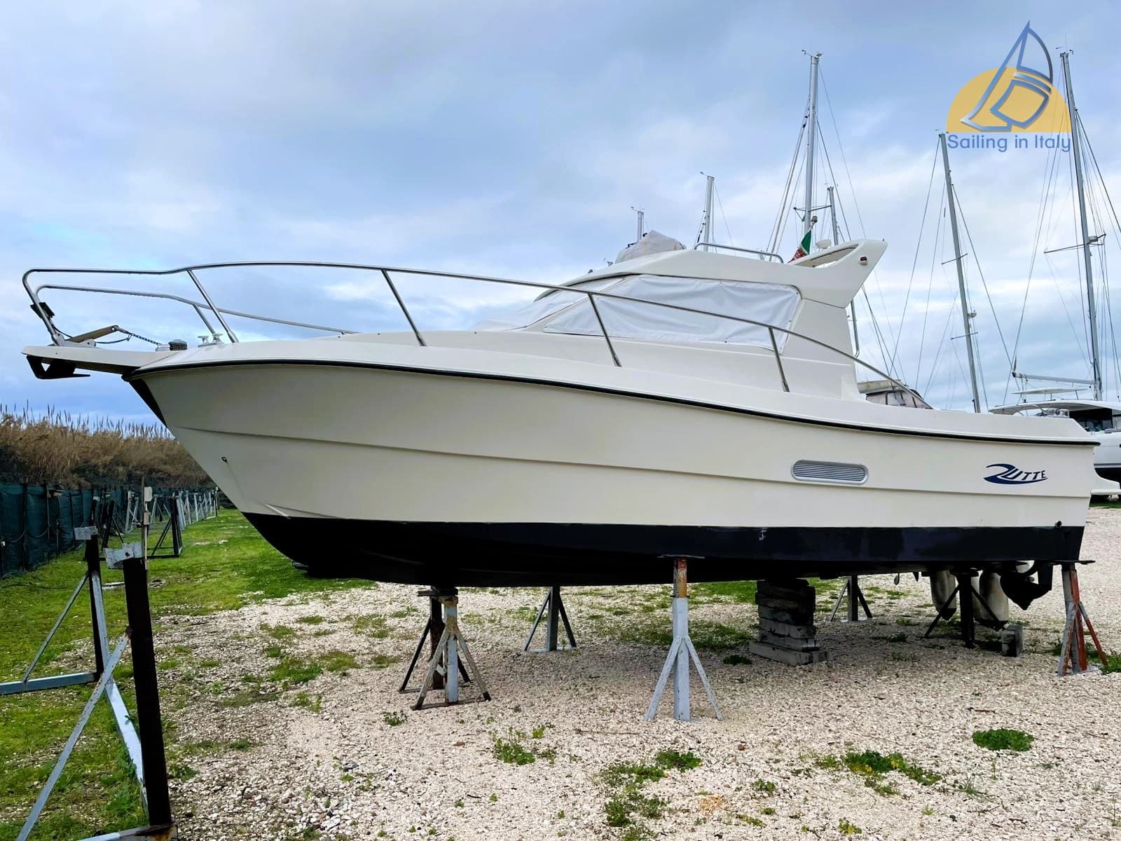 Cantiere Nautico Spinella Giglio 26 - Main View Cantiere Nautico Spinella Giglio 26 - Main View