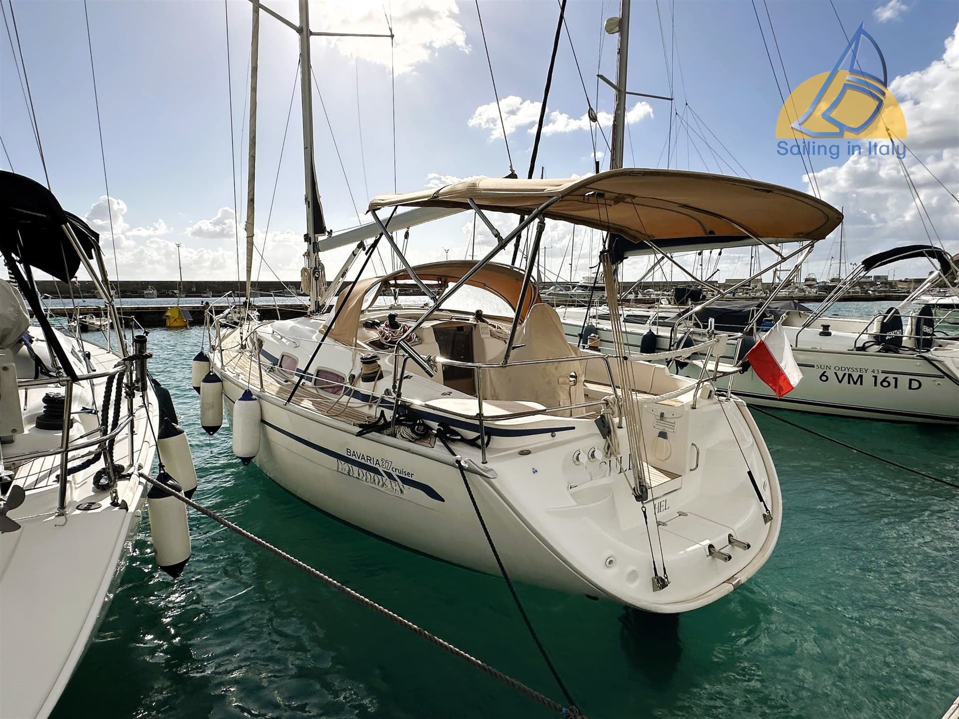Bavaria 37 Cruiser - Interior View Bavaria 37 Cruiser - Interior View