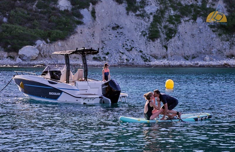 Quicksilver 805 Open - Interior View Quicksilver 805 Open - Interior View