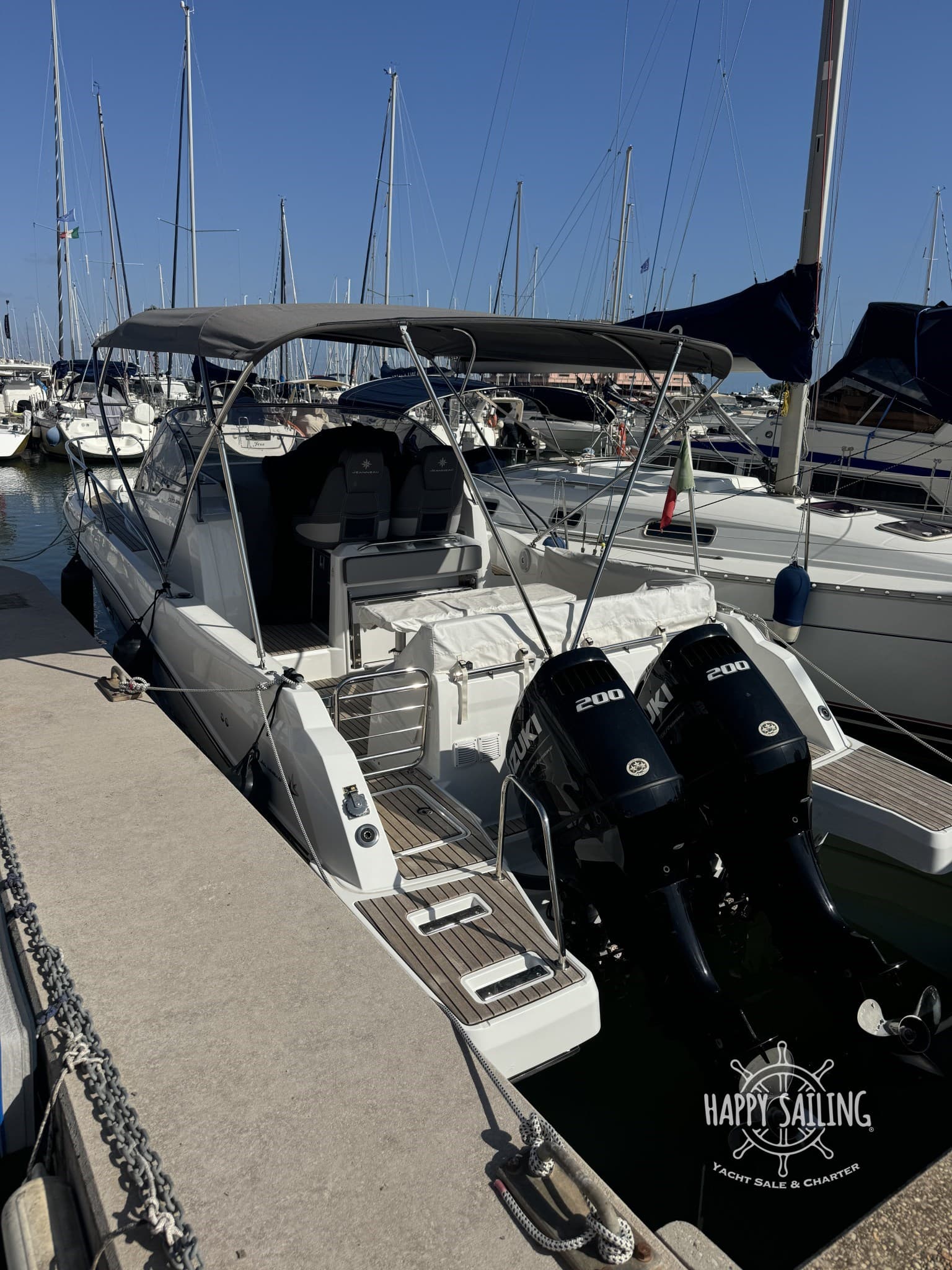 Jeanneau Cap Camarat 9.0 Wa - Detail View 1 Jeanneau Cap Camarat 9.0 Wa - Detail View 1