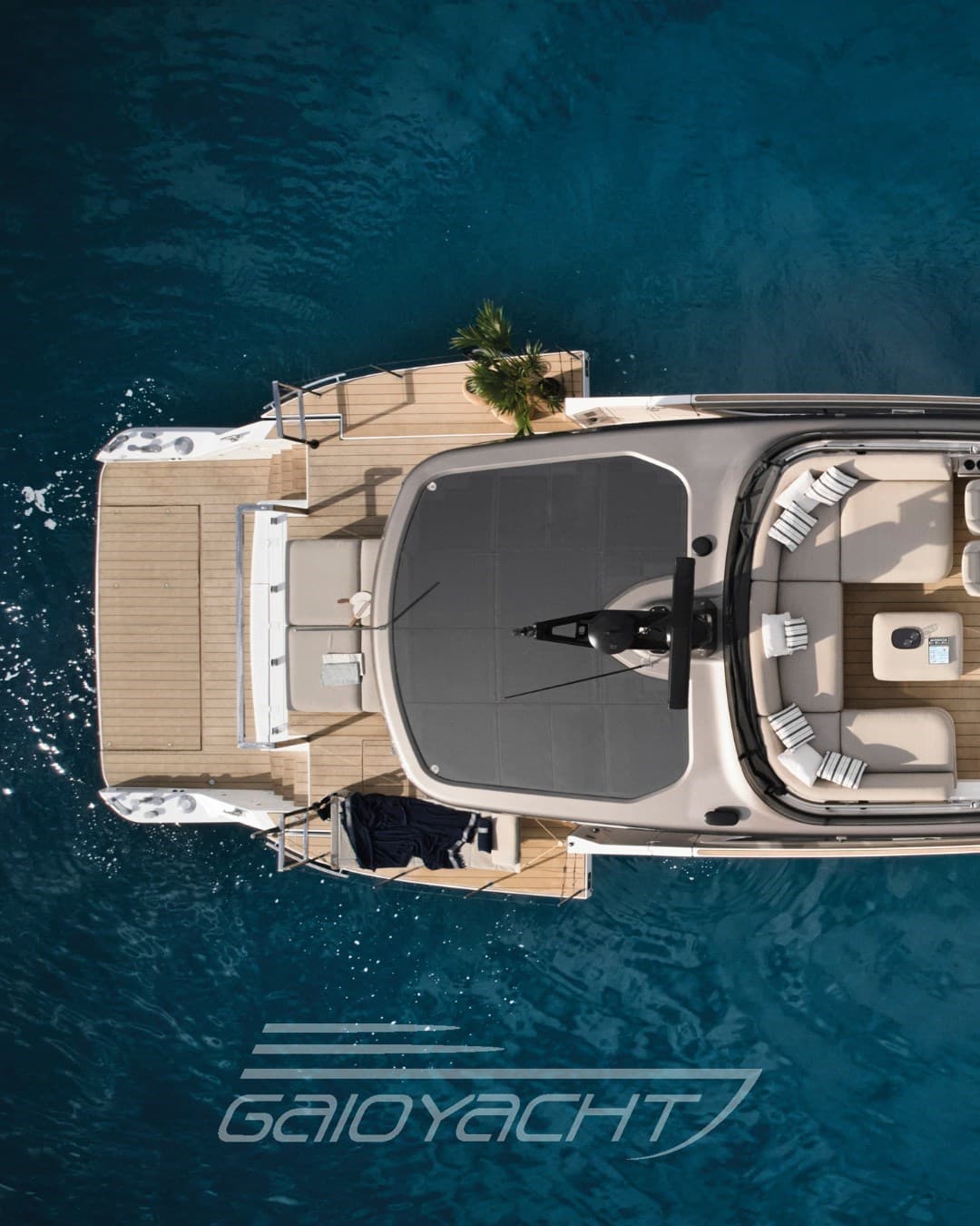 Azimut Seadeck 7 used - detail 1