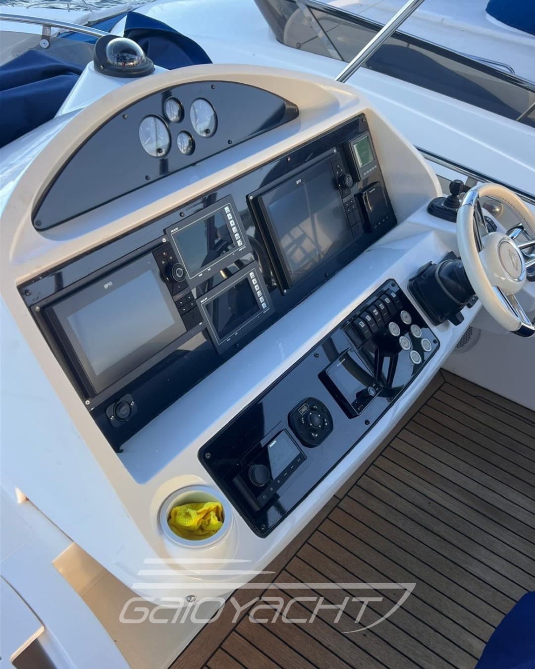 Sunseeker Manhattan 63 usato - foto hero 18