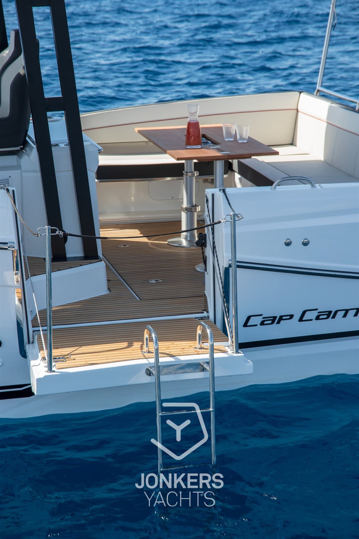 Jeanneau Cap Camarat 9.0 Wa Serie 2 - Detail View 1 Jeanneau Cap Camarat 9.0 Wa Serie 2 - Detail View 1