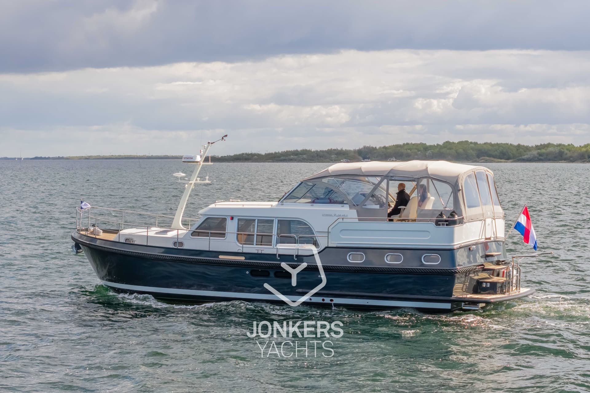 Linssen Grand Sturdy 45.0 Ac “twin” - Deck View Linssen Grand Sturdy 45.0 Ac “twin” - Deck View