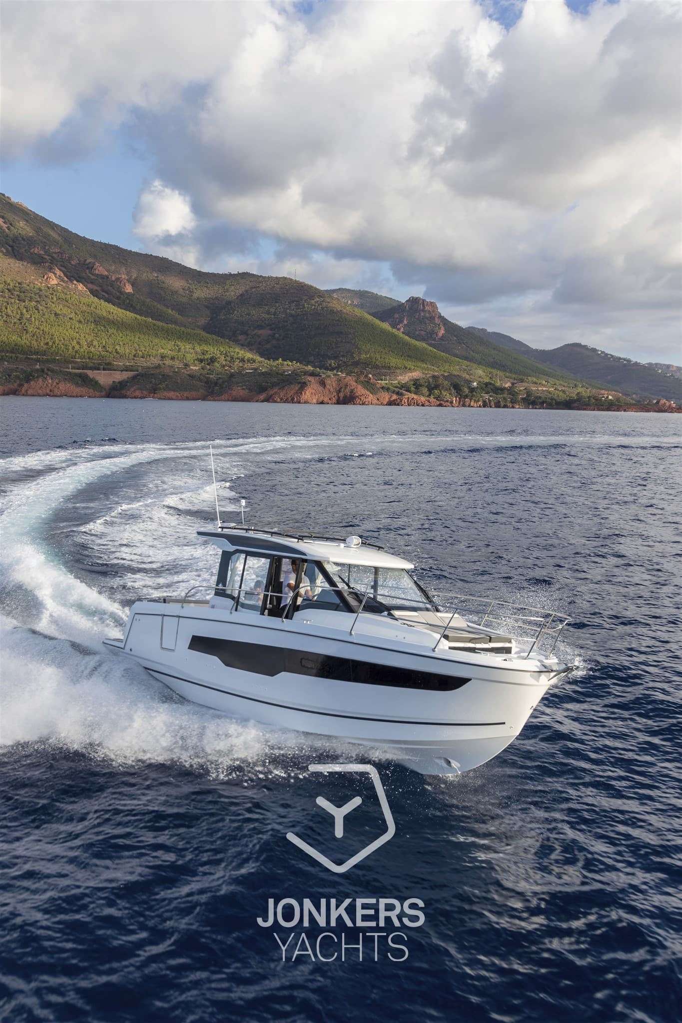 Jeanneau Merry Fisher 895 S2 - Deck View Jeanneau Merry Fisher 895 S2 - Deck View