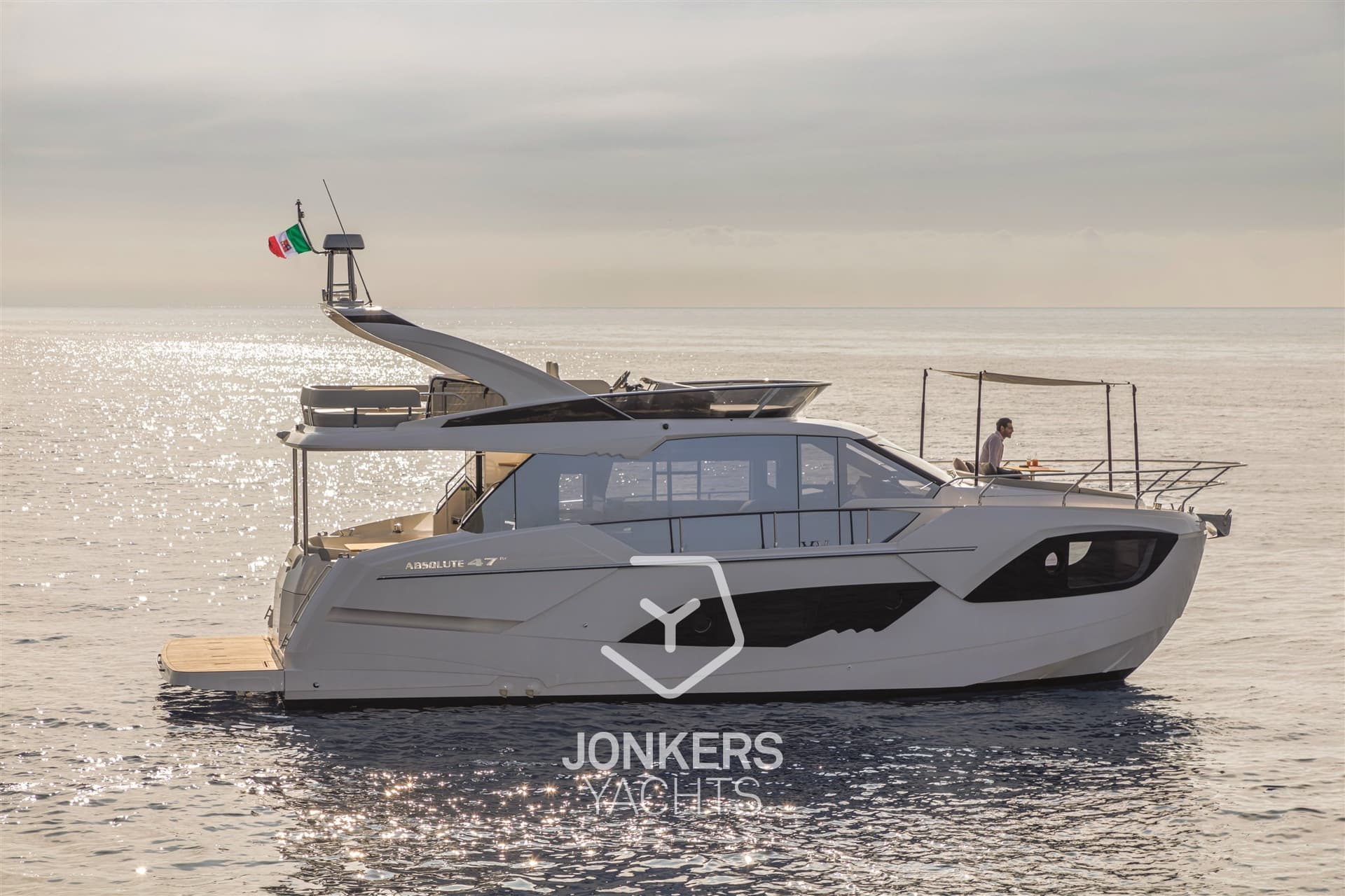 Absolute 47 Fly - Deck View Absolute 47 Fly - Deck View