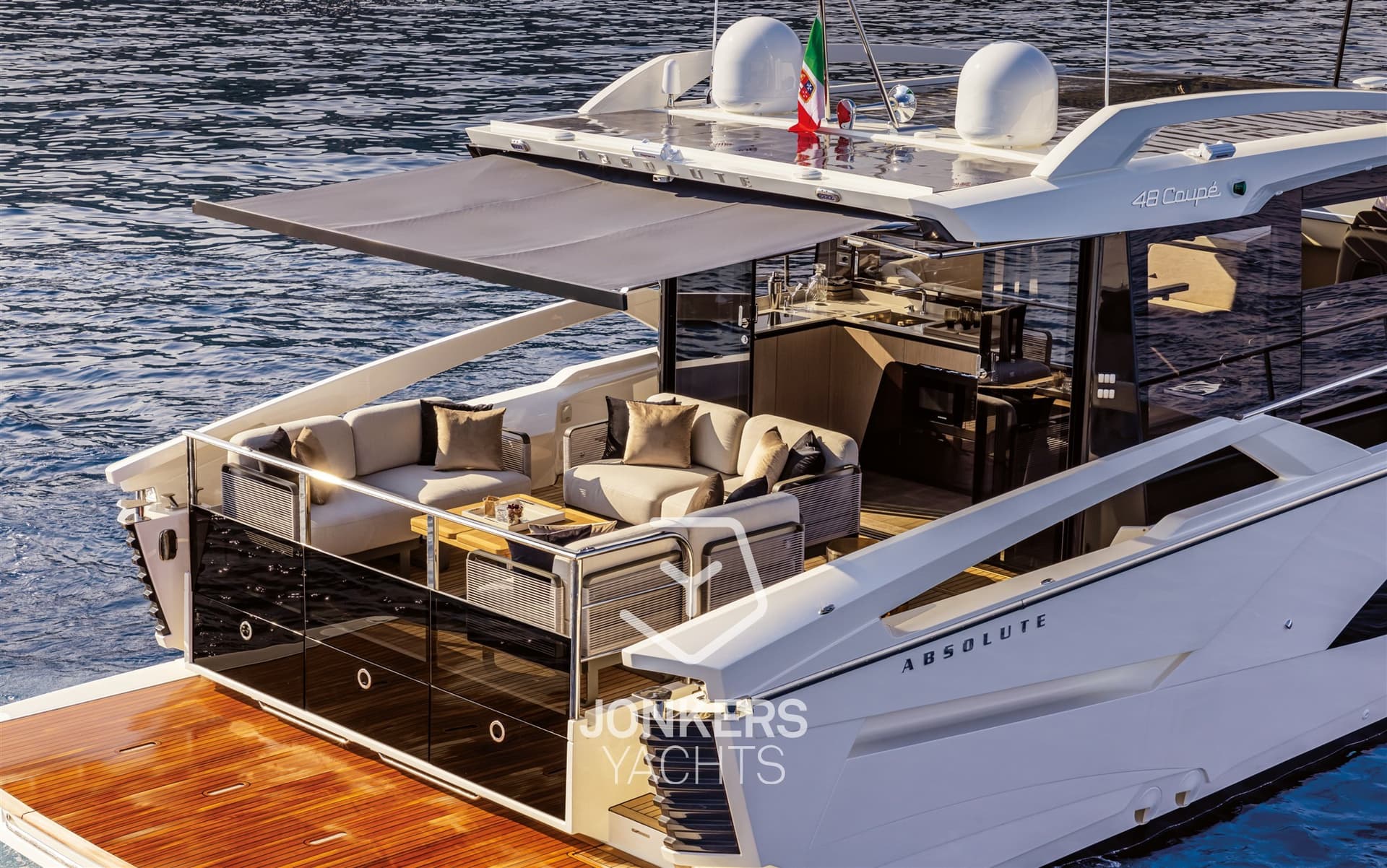 Absolute 48 Coupé - Deck View Absolute 48 Coupé - Deck View