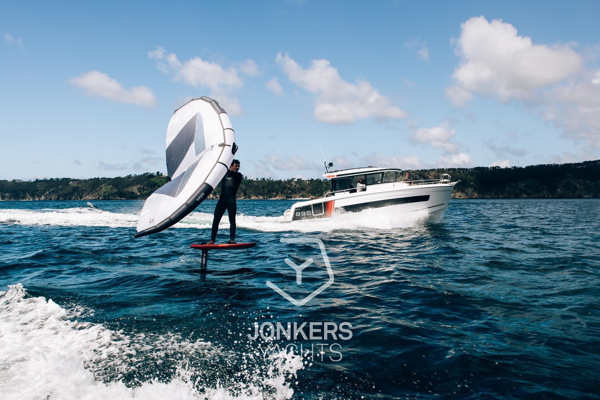 Jeanneau Merry Fisher 895 Sport S2 - Detail View 1 Jeanneau Merry Fisher 895 Sport S2 - Detail View 1