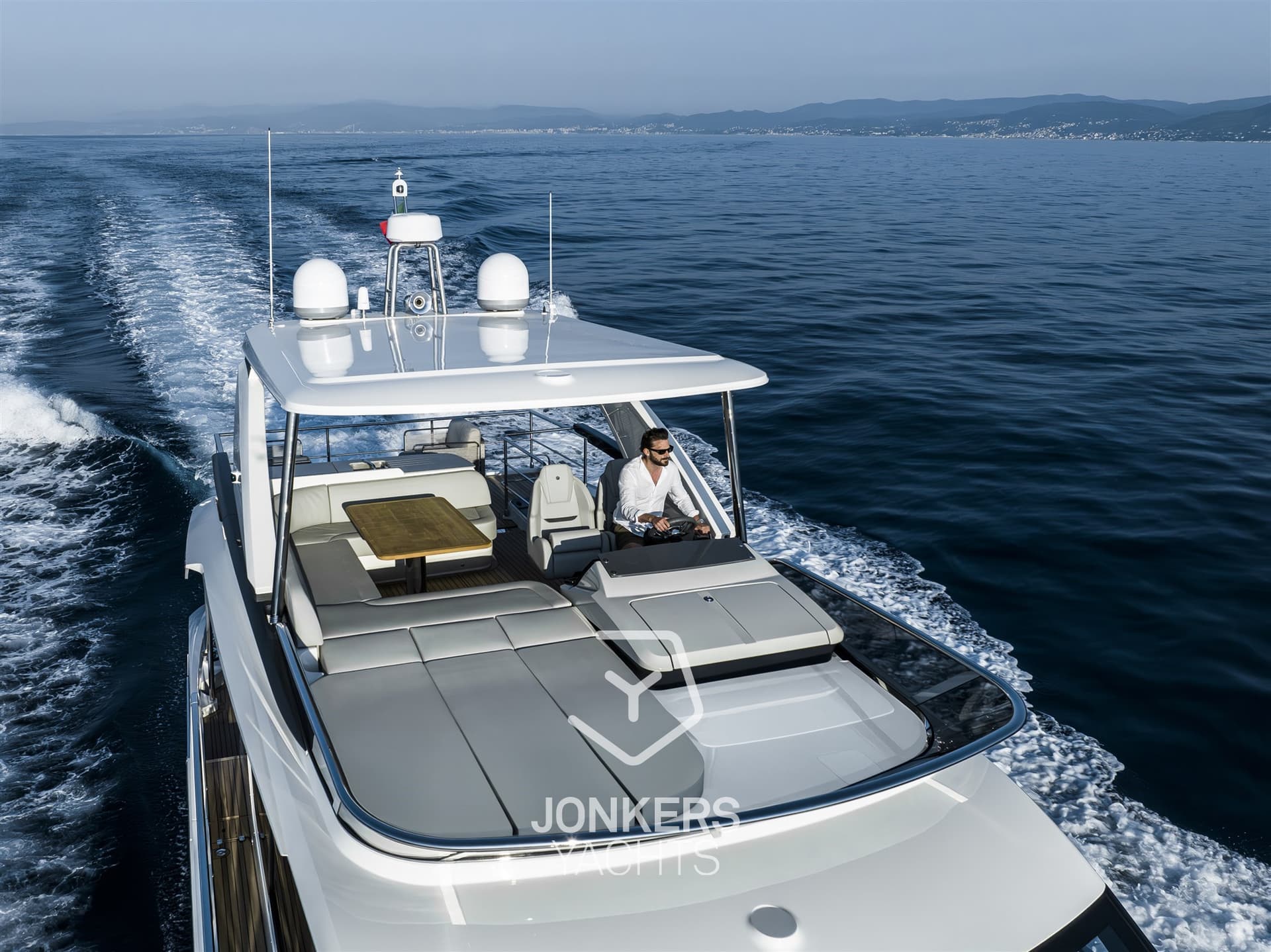 Absolute 52 Fly - Detail View 1 Absolute 52 Fly - Detail View 1