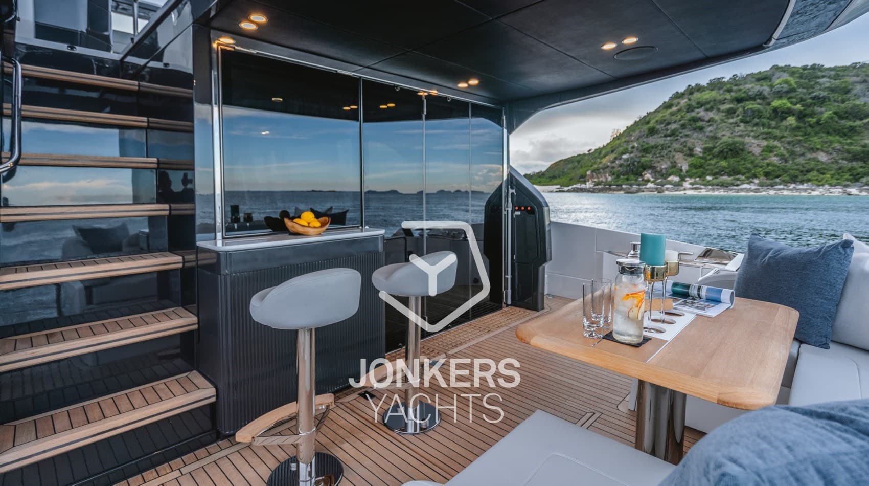 Fairline SQUADRON 68 usato - foto hero 9