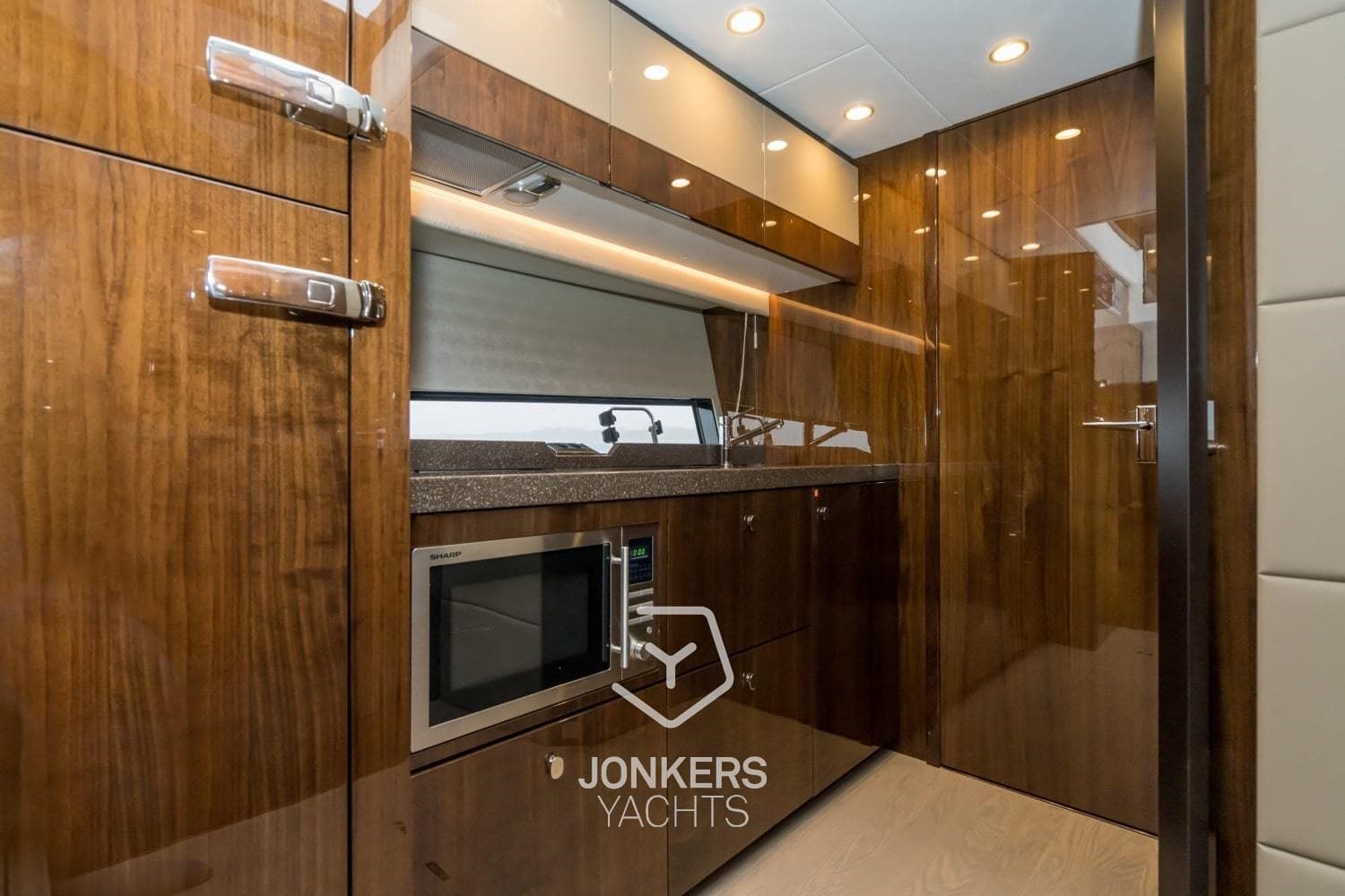 Fairline SQUADRON 50 usato - foto hero 33