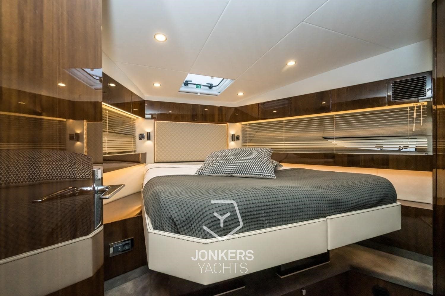 Fairline SQUADRON 50 usato - foto hero 30