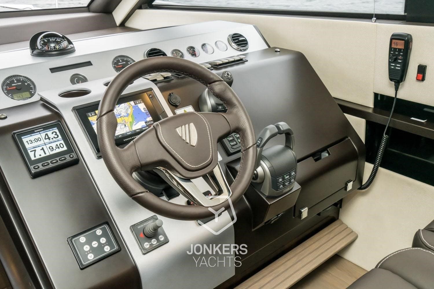 Fairline SQUADRON 50 usato - foto hero 12