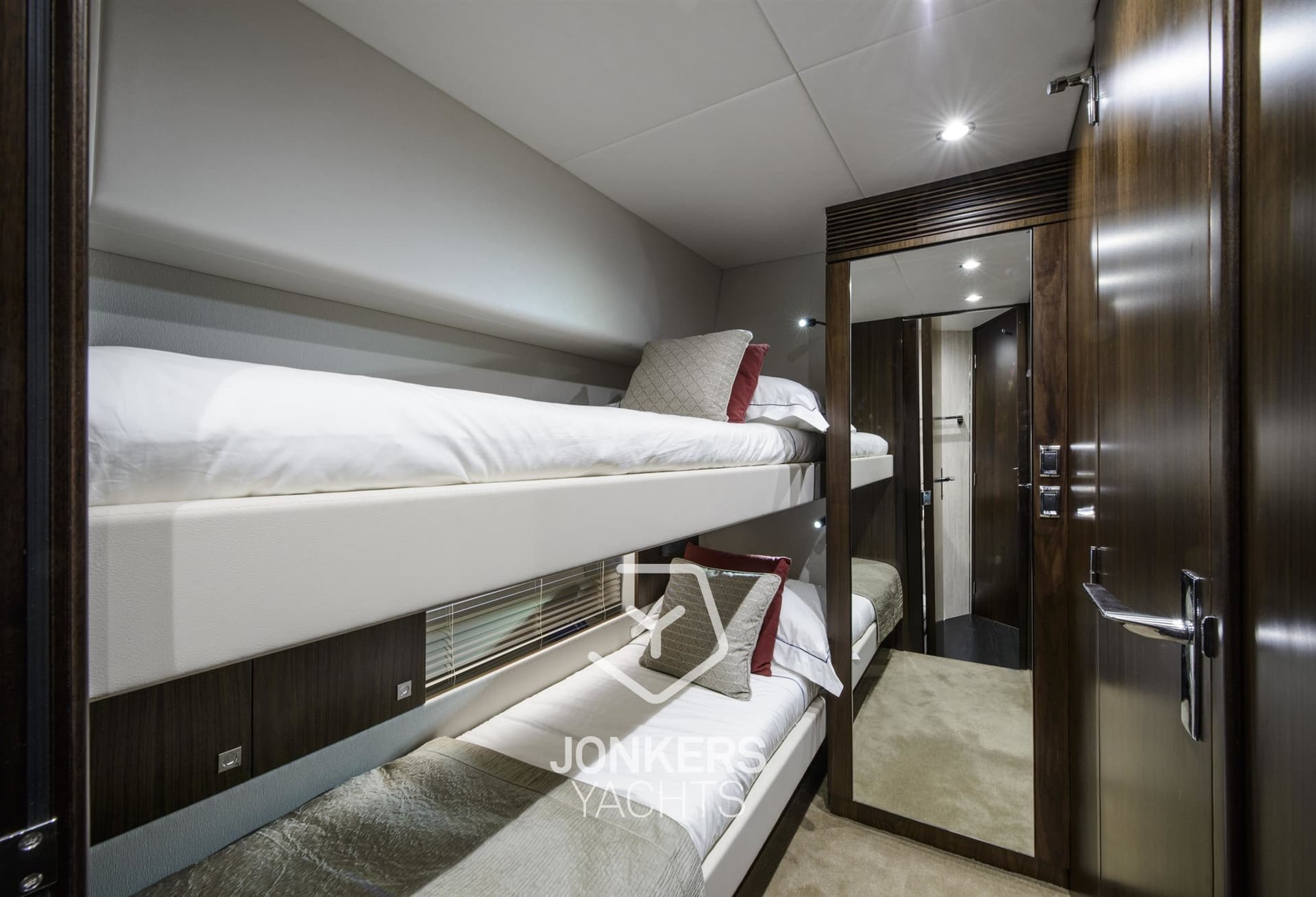 Fairline SQUADRON 50 usato - foto hero 24