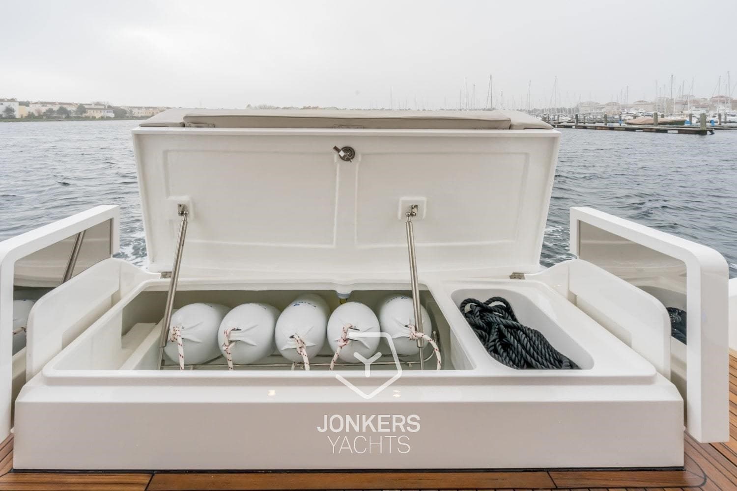 Fairline SQUADRON 50 usato - foto hero 47