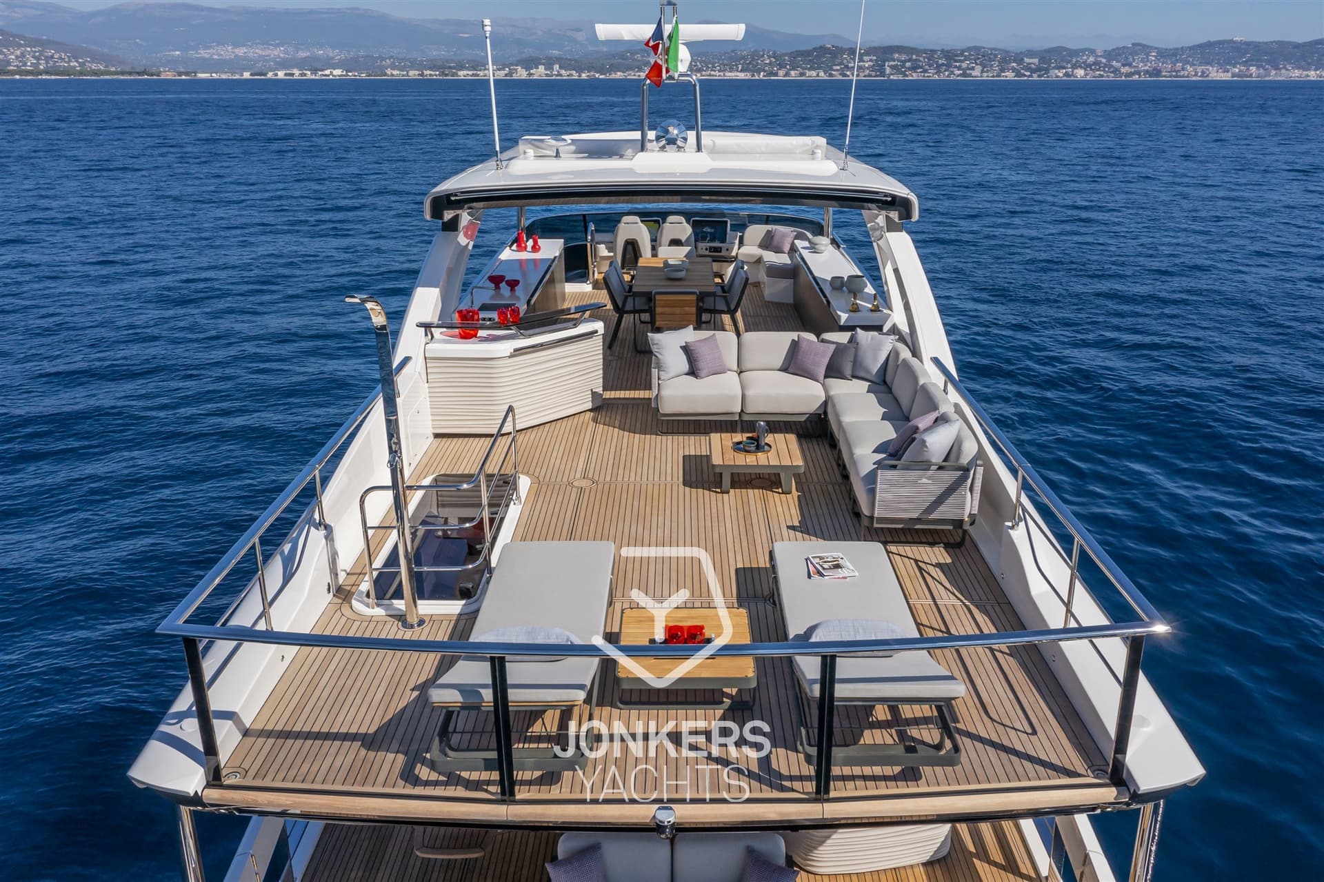 Absolute Navetta 75 - Deck View Absolute Navetta 75 - Deck View