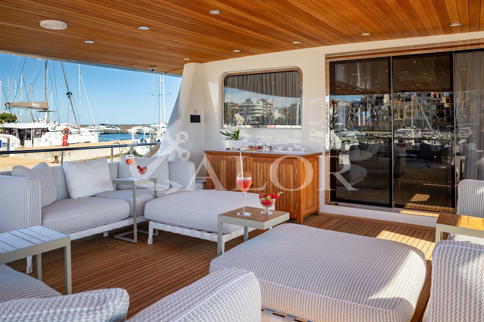 Terranova Terranova 115 - Deck View Terranova Terranova 115 - Deck View