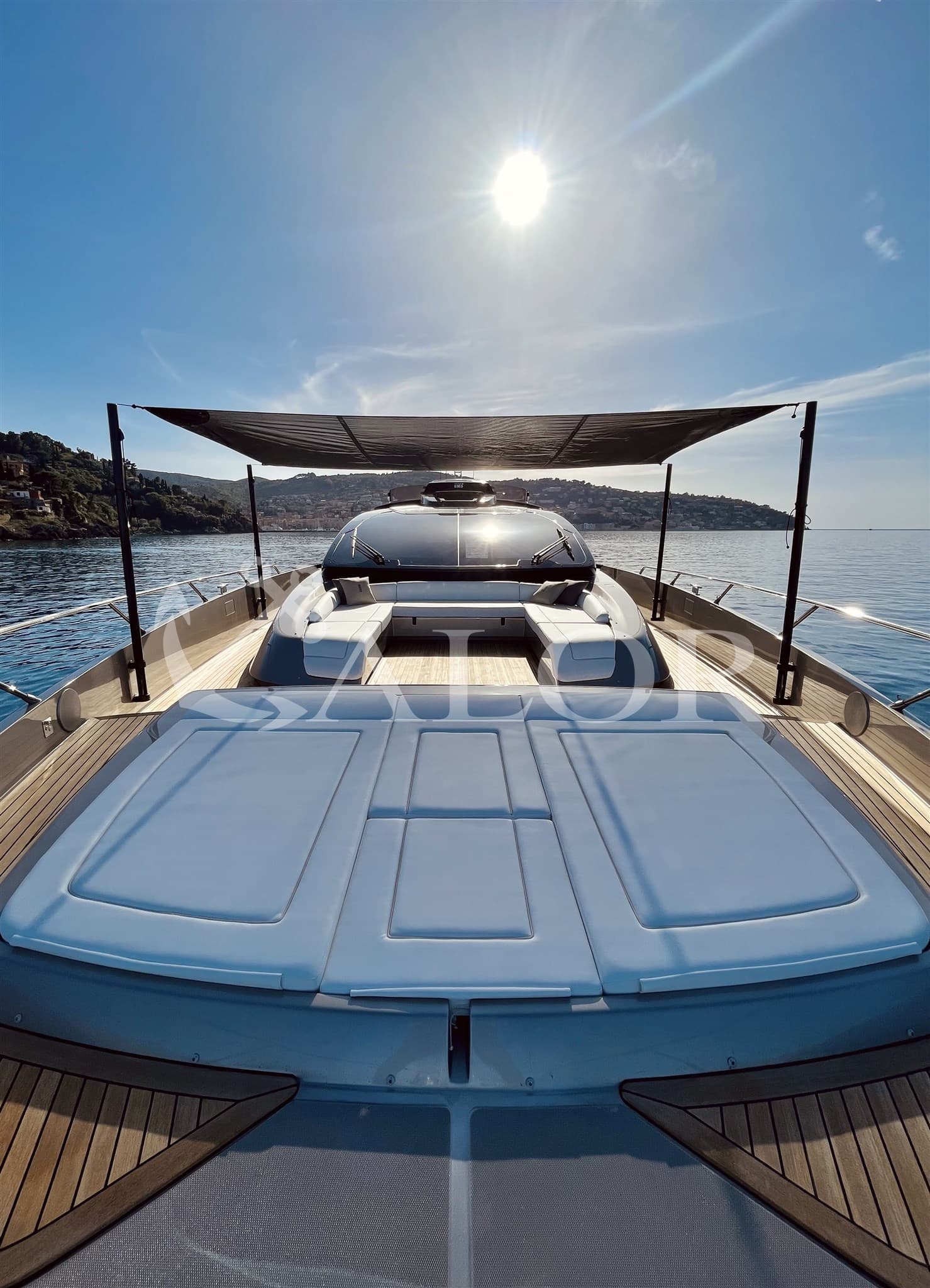 Riva 88 Folgore - Deck View Riva 88 Folgore - Deck View