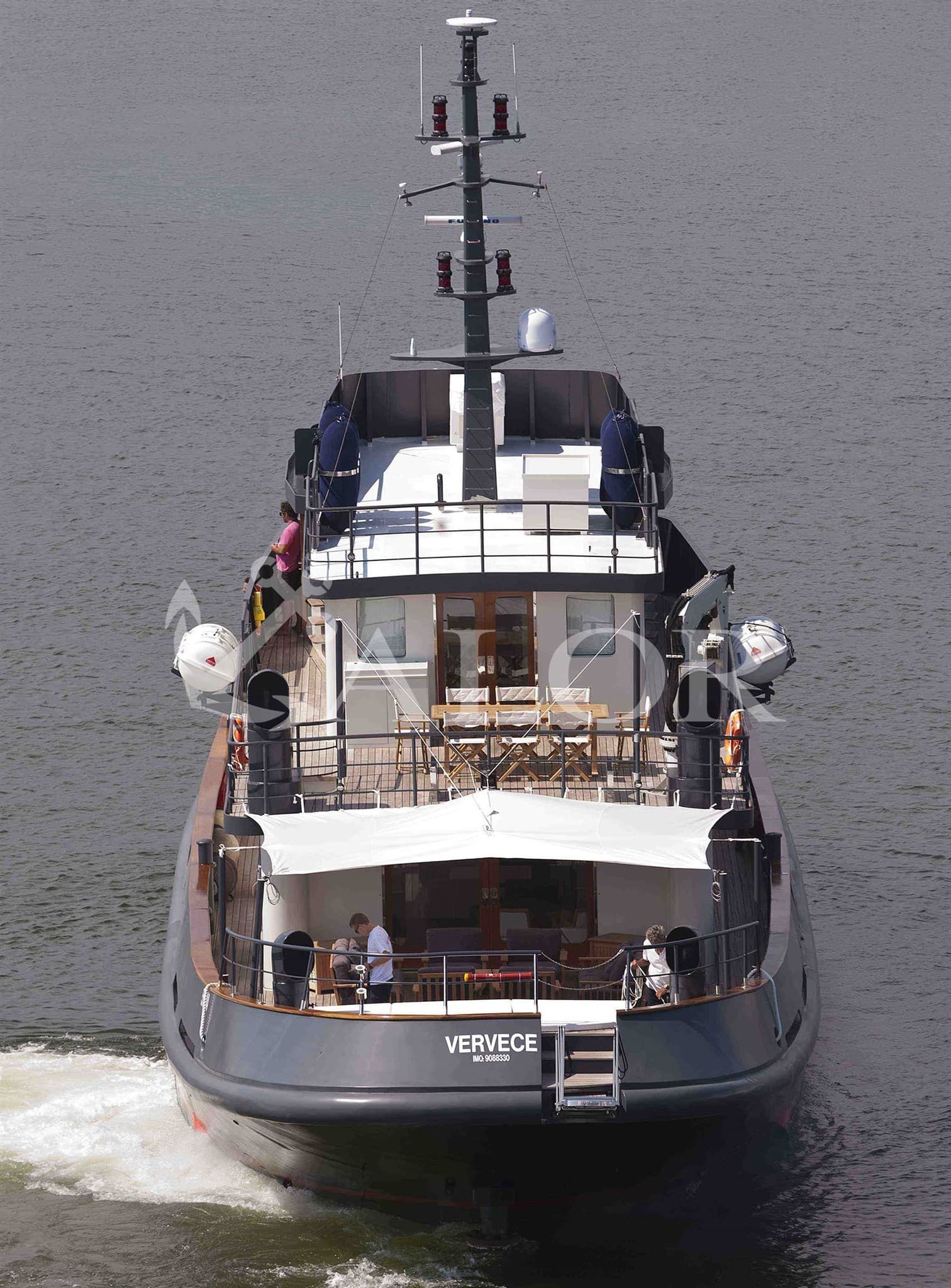 Benetti 30m - Deck View Benetti 30m - Deck View