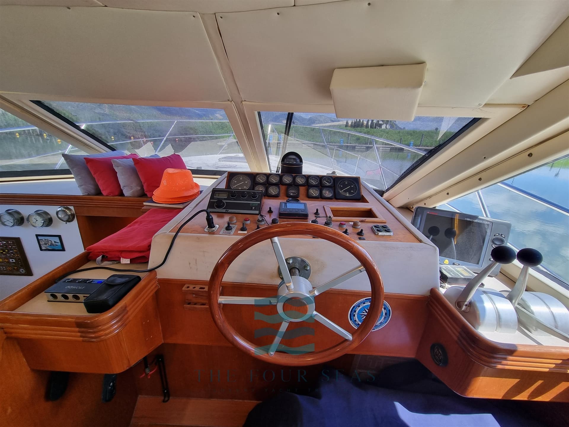 Uniesse Marine UNIESSE 42 Fly usato - foto hero 17