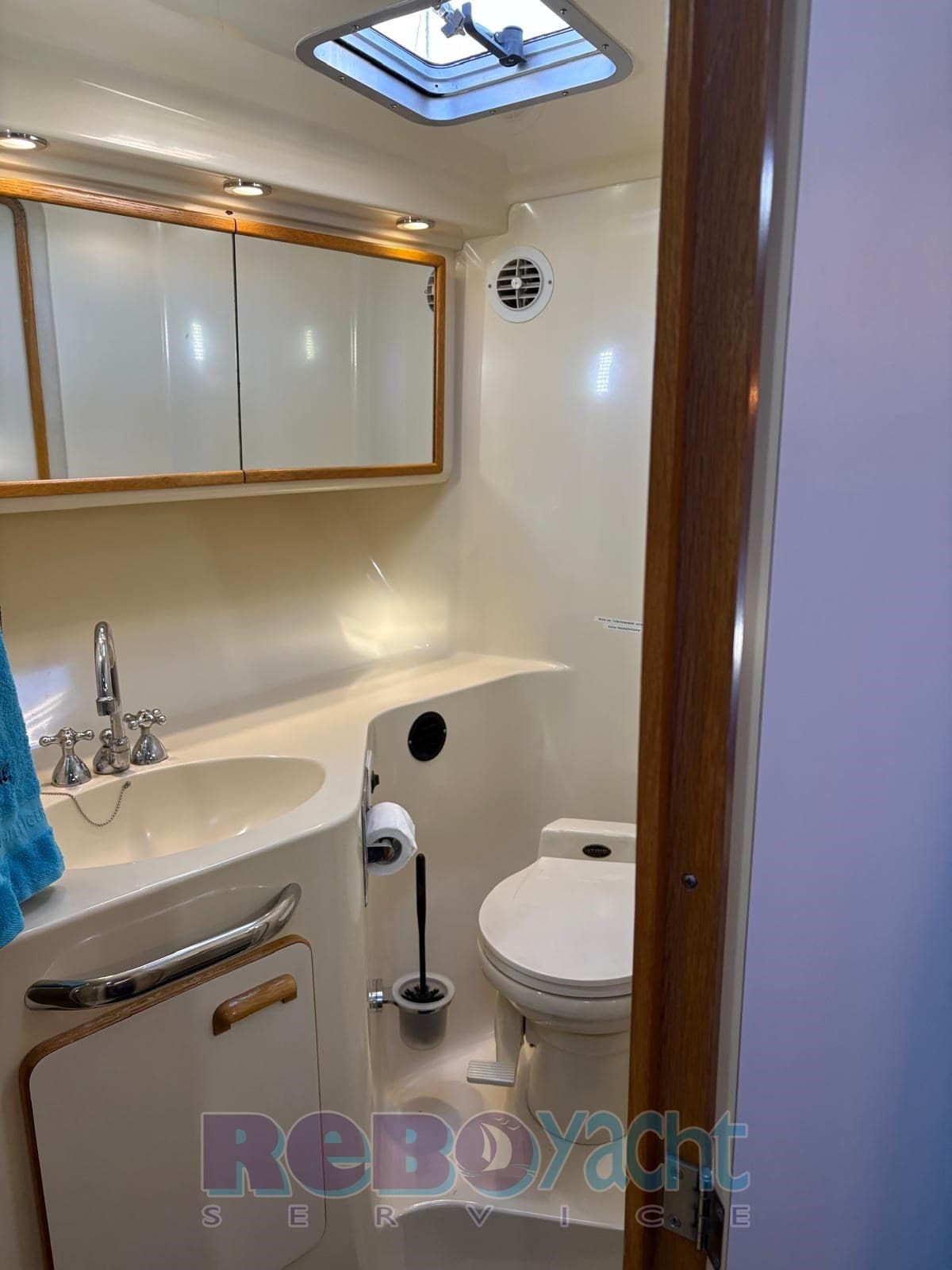 Sea Ray 440 DA Sundancer usato - foto hero 11