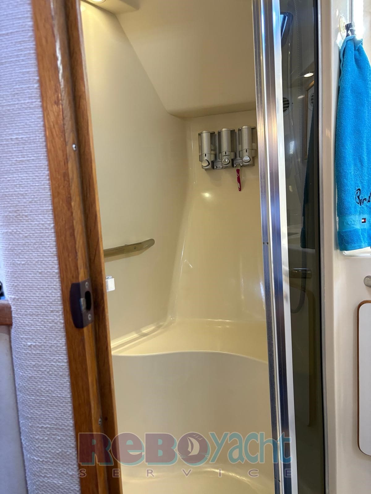Sea Ray 440 DA Sundancer usato - foto hero 12
