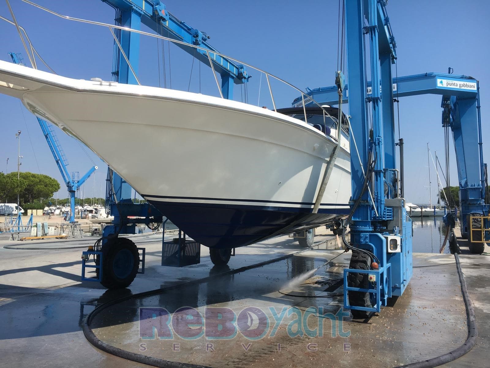 Sea Ray 440 Da Sundancer - Main View Sea Ray 440 Da Sundancer - Main View