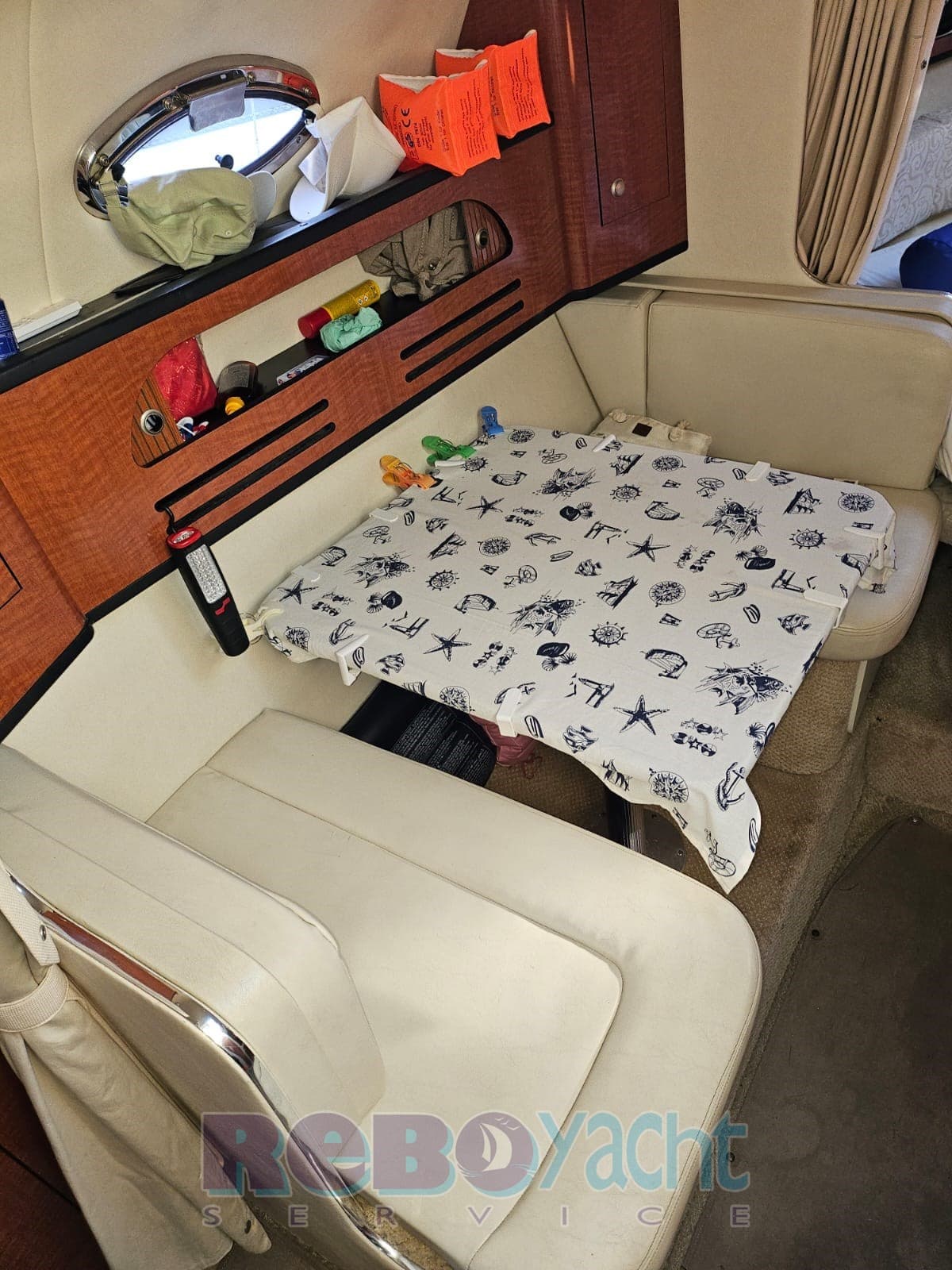 Sea Ray 315 Sundancer - Detail View 1 Sea Ray 315 Sundancer - Detail View 1