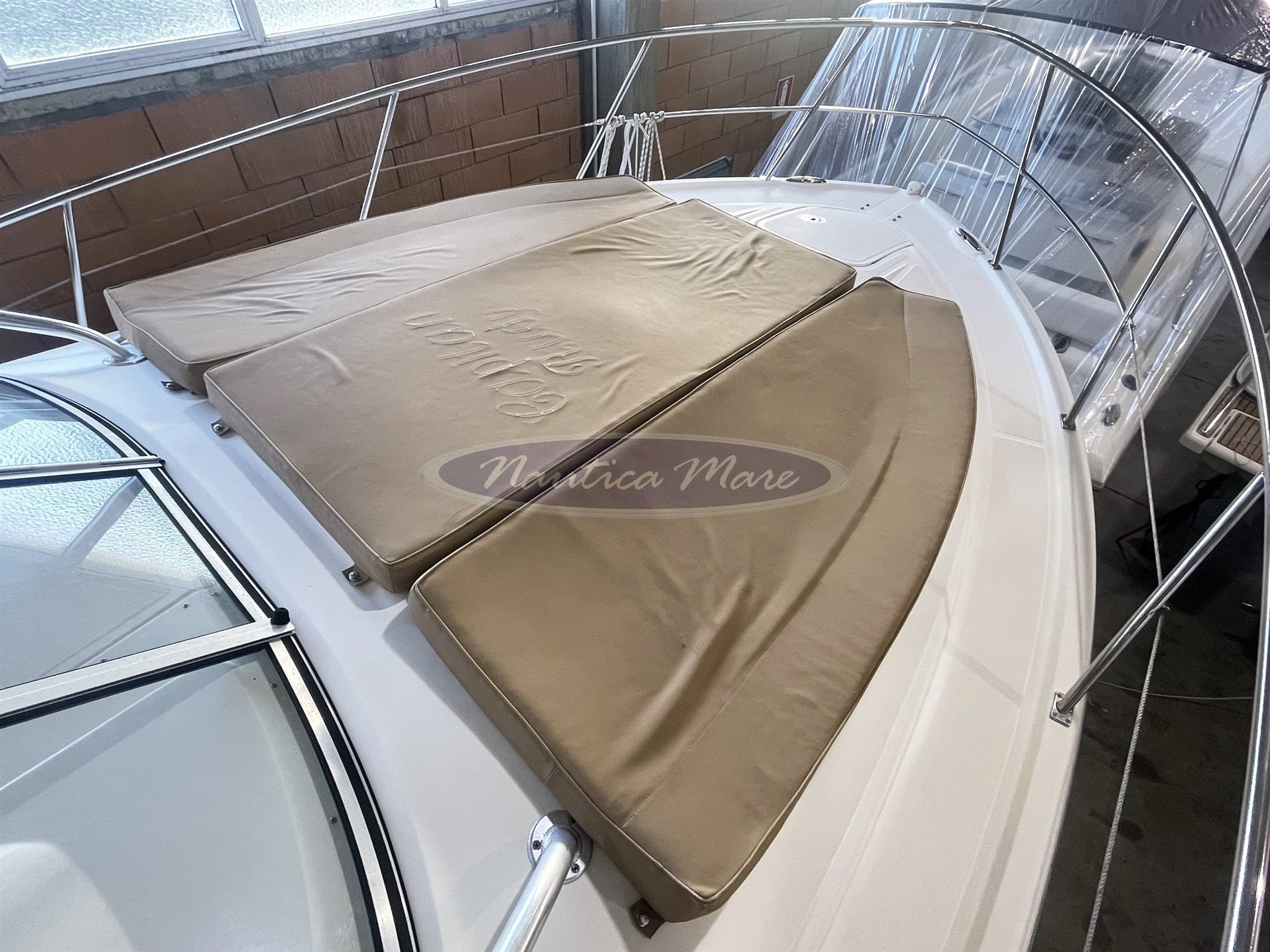 Triton 301 Xd - Deck View Triton 301 Xd - Deck View