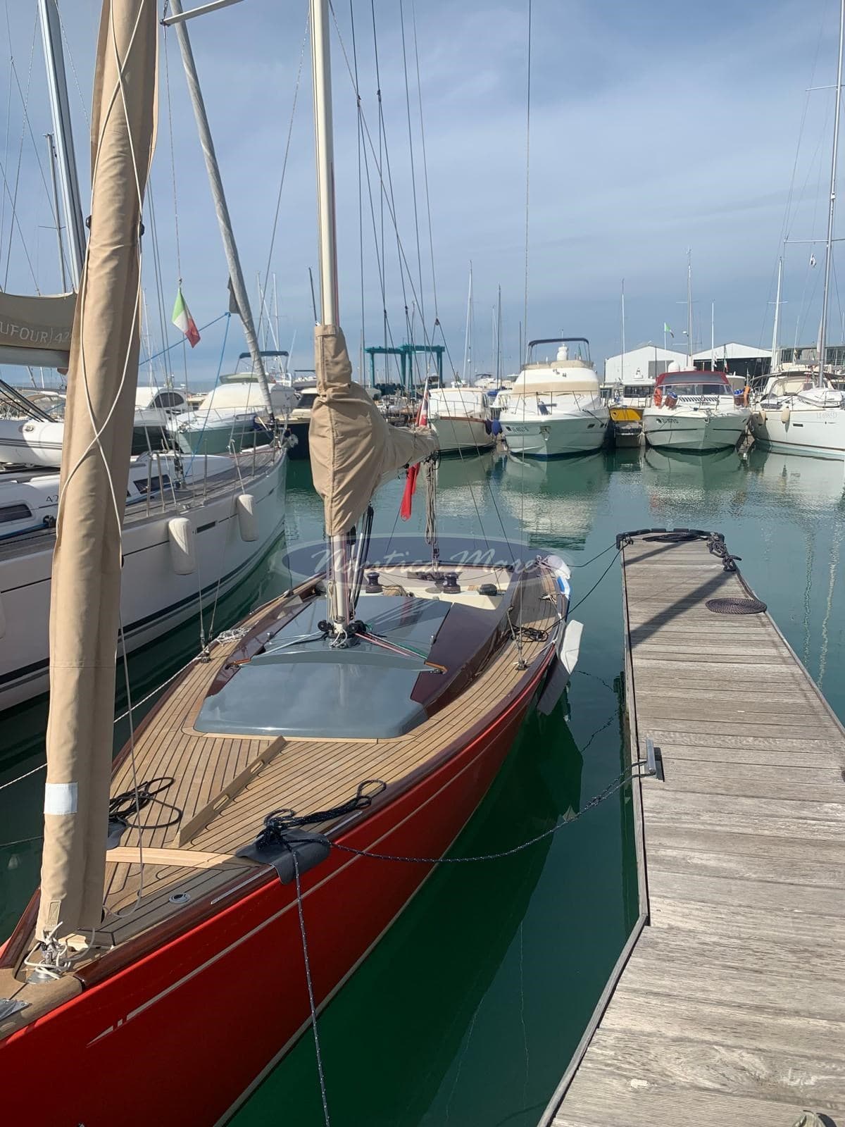 Latitude 46 Tofinou 8 - Detail View 1 Latitude 46 Tofinou 8 - Detail View 1