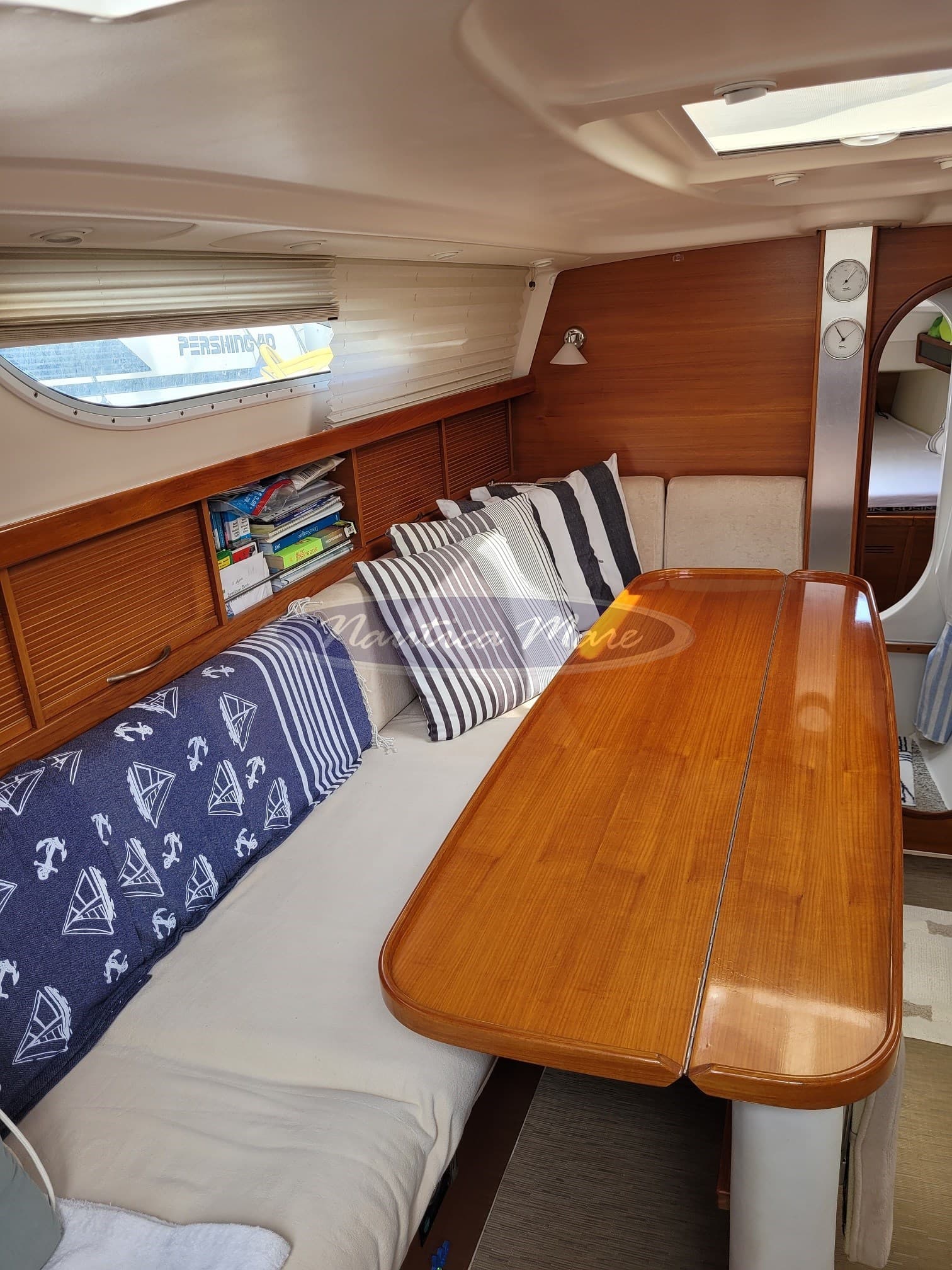 Quorning Boats Dragonfly 35 Offshore - Deck View Quorning Boats Dragonfly 35 Offshore - Deck View