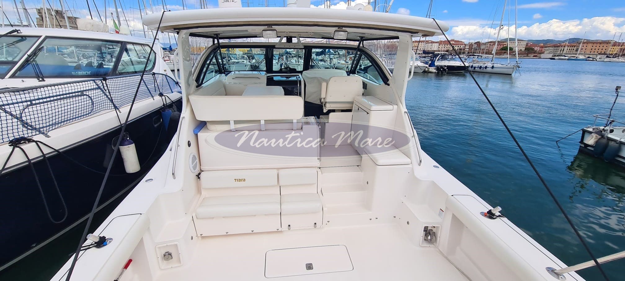 Tiara Yachts 4200 Open - Deck View Tiara Yachts 4200 Open - Deck View