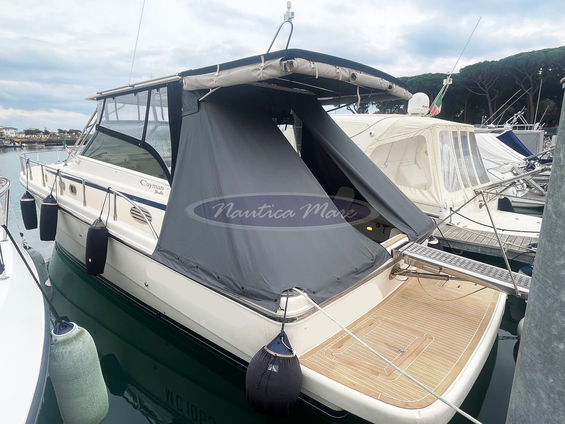 Cayman Cayman 40 W.A. - Deck View Cayman Cayman 40 W.A. - Deck View