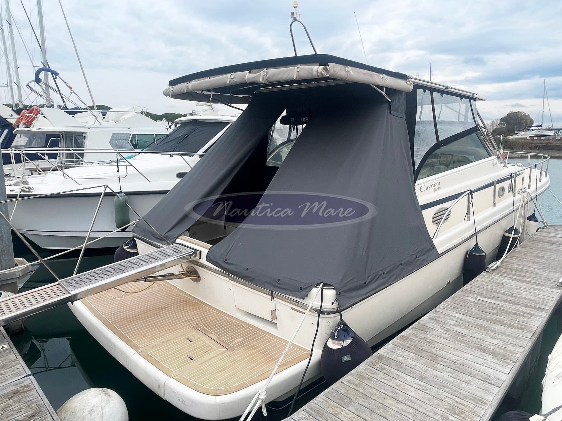 Cayman Cayman 40 W.A. - Interior View Cayman Cayman 40 W.A. - Interior View