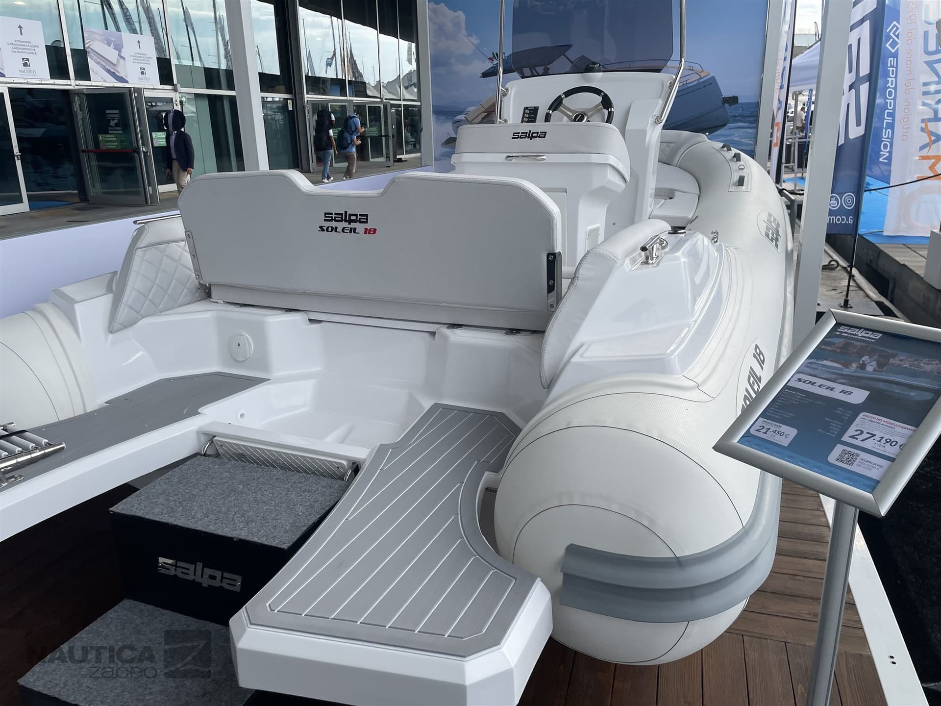 Salpa Soleil 18 - Deck View Salpa Soleil 18 - Deck View