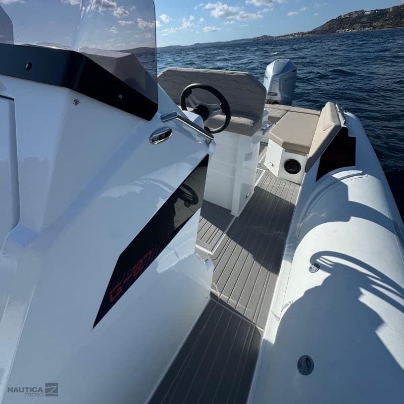 Oromarine G-27 - Interior View Oromarine G-27 - Interior View